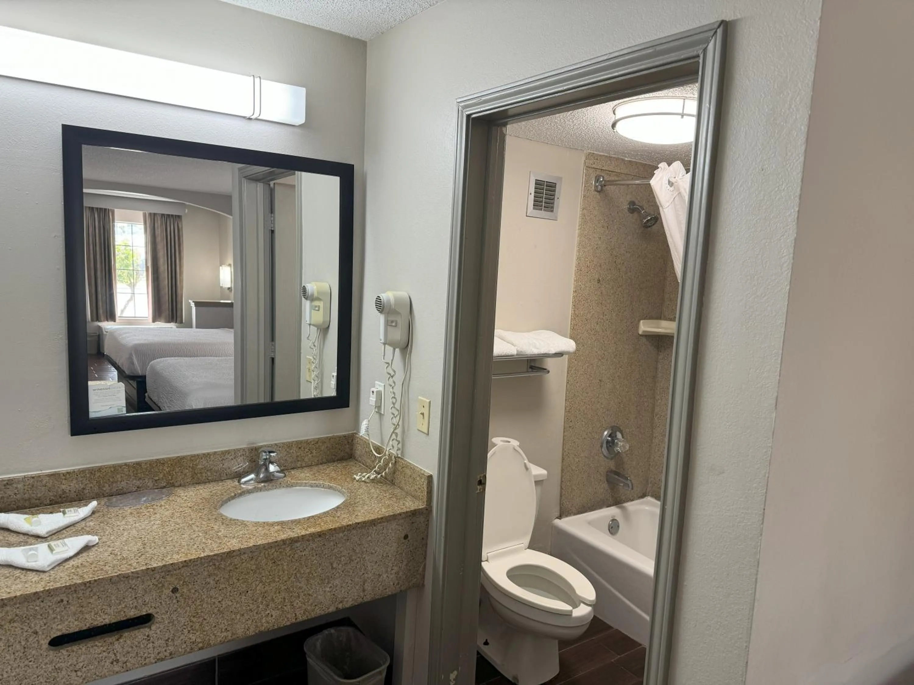 Days Inn & Suites by Wyndham Tuscaloosa - Univ. of Alabama