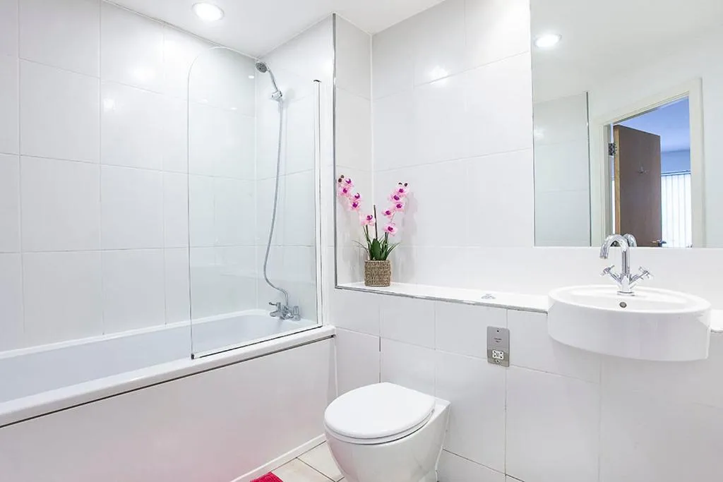 Bathroom in Almanna, Central York, only 6 minutes walk to York Minster