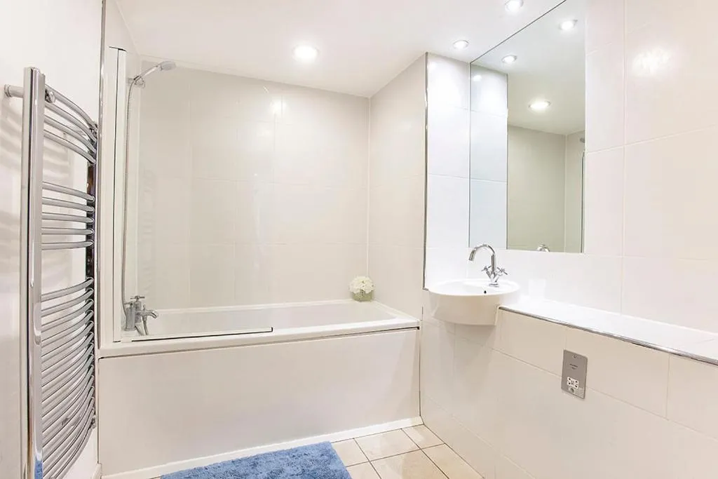 Shower in Almanna, Central York, only 6 minutes walk to York Minster