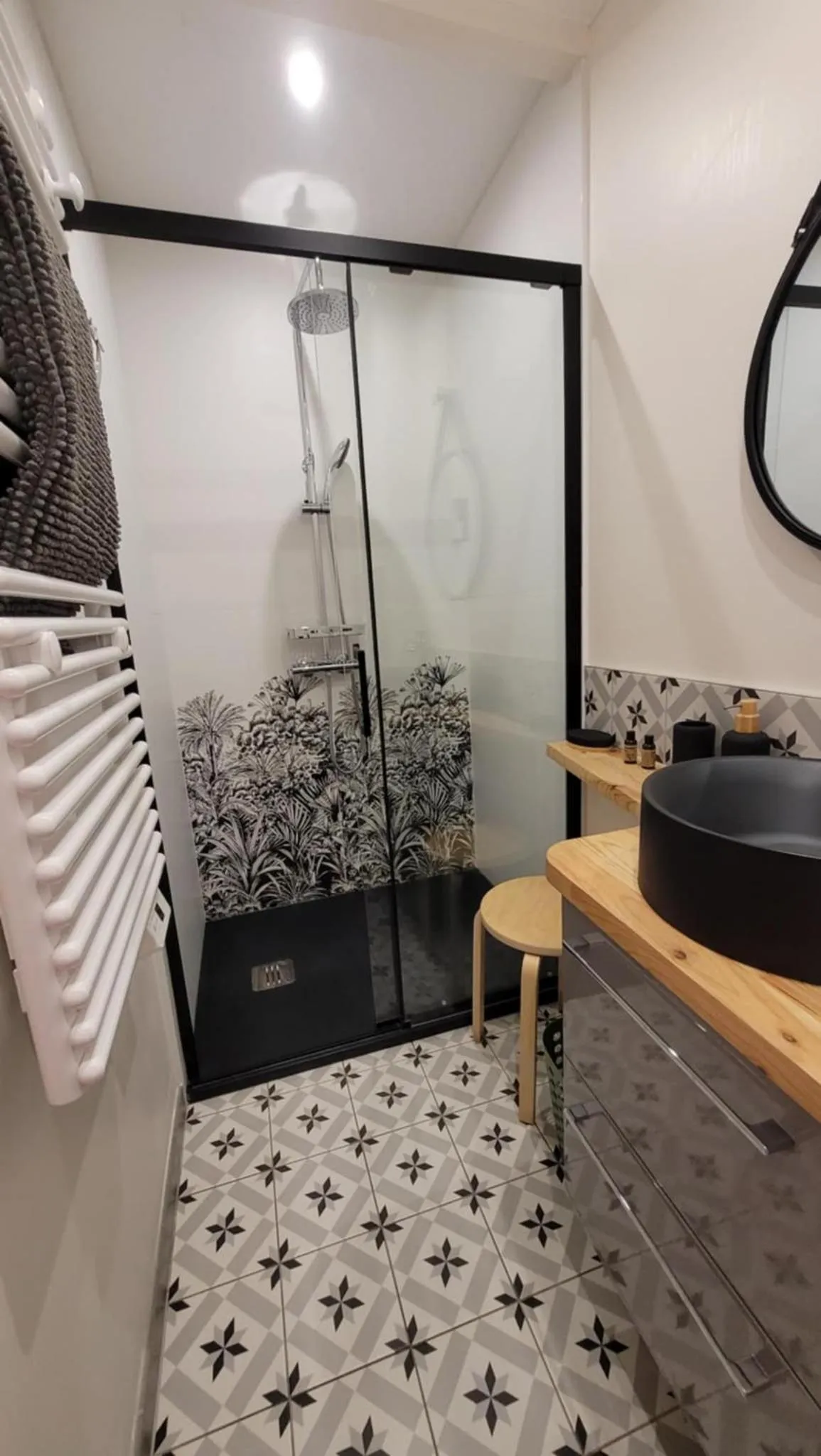 Shower in A L'OMBRE DE LA TREILLE -Proche Saint-Emilion