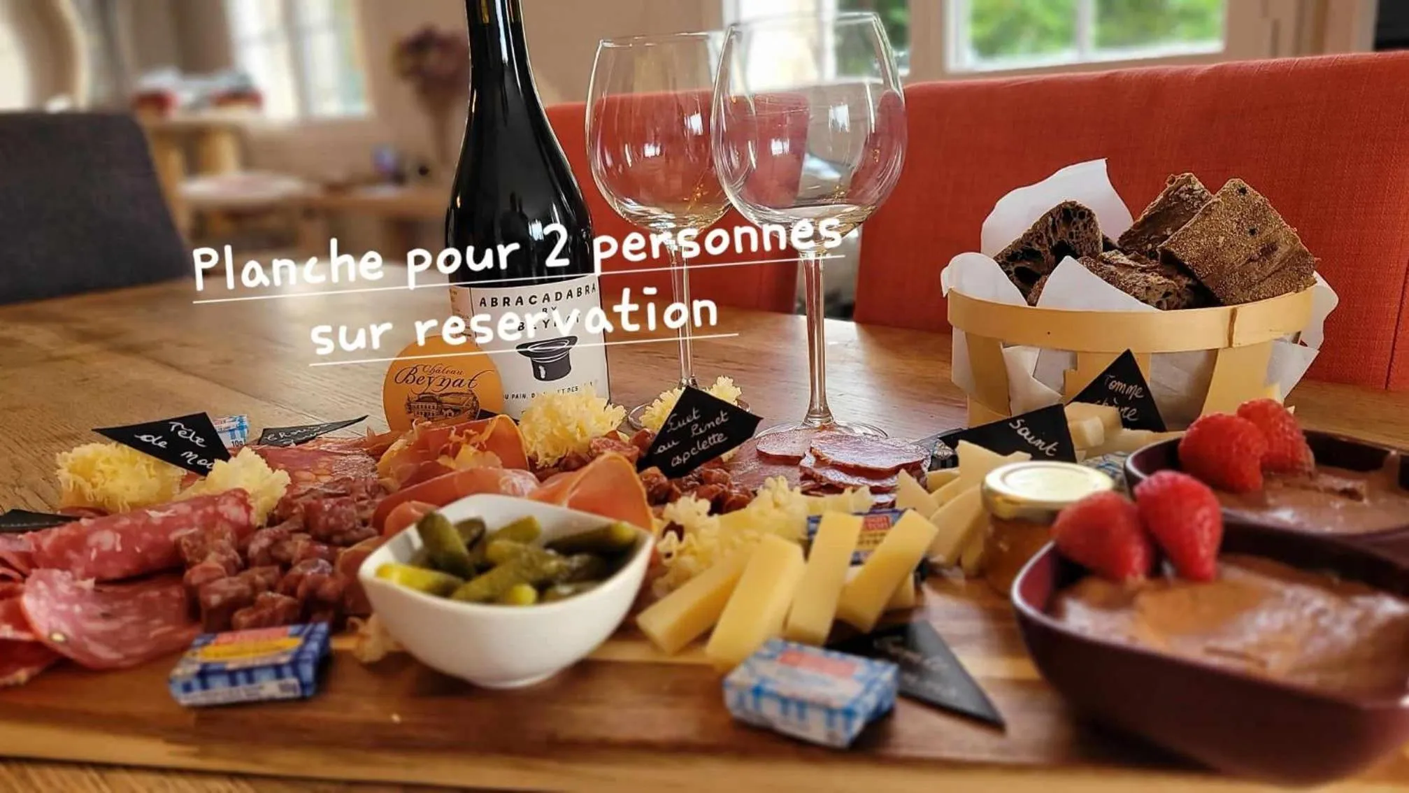 Food and drinks in A L'OMBRE DE LA TREILLE -Proche Saint-Emilion