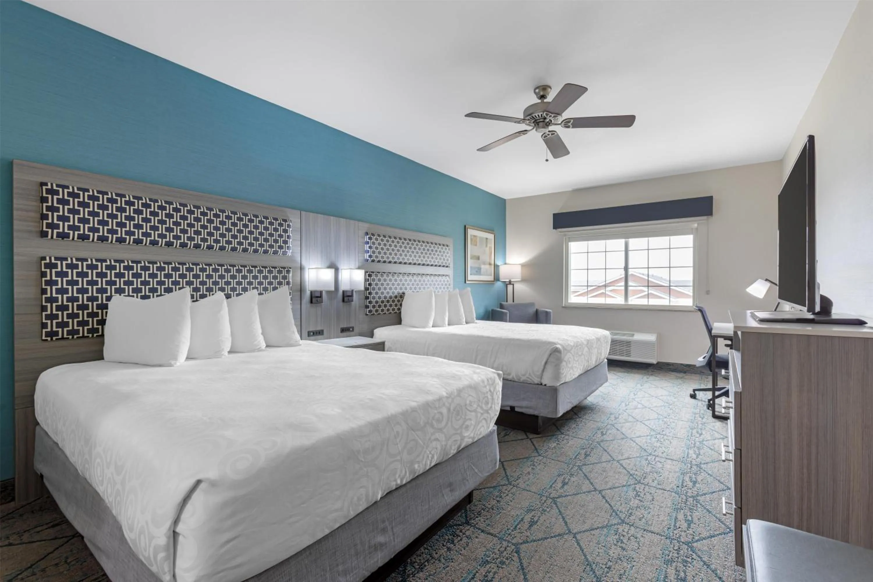 Bedroom, Bed in Best Western Plus Wasco Inn & Suites