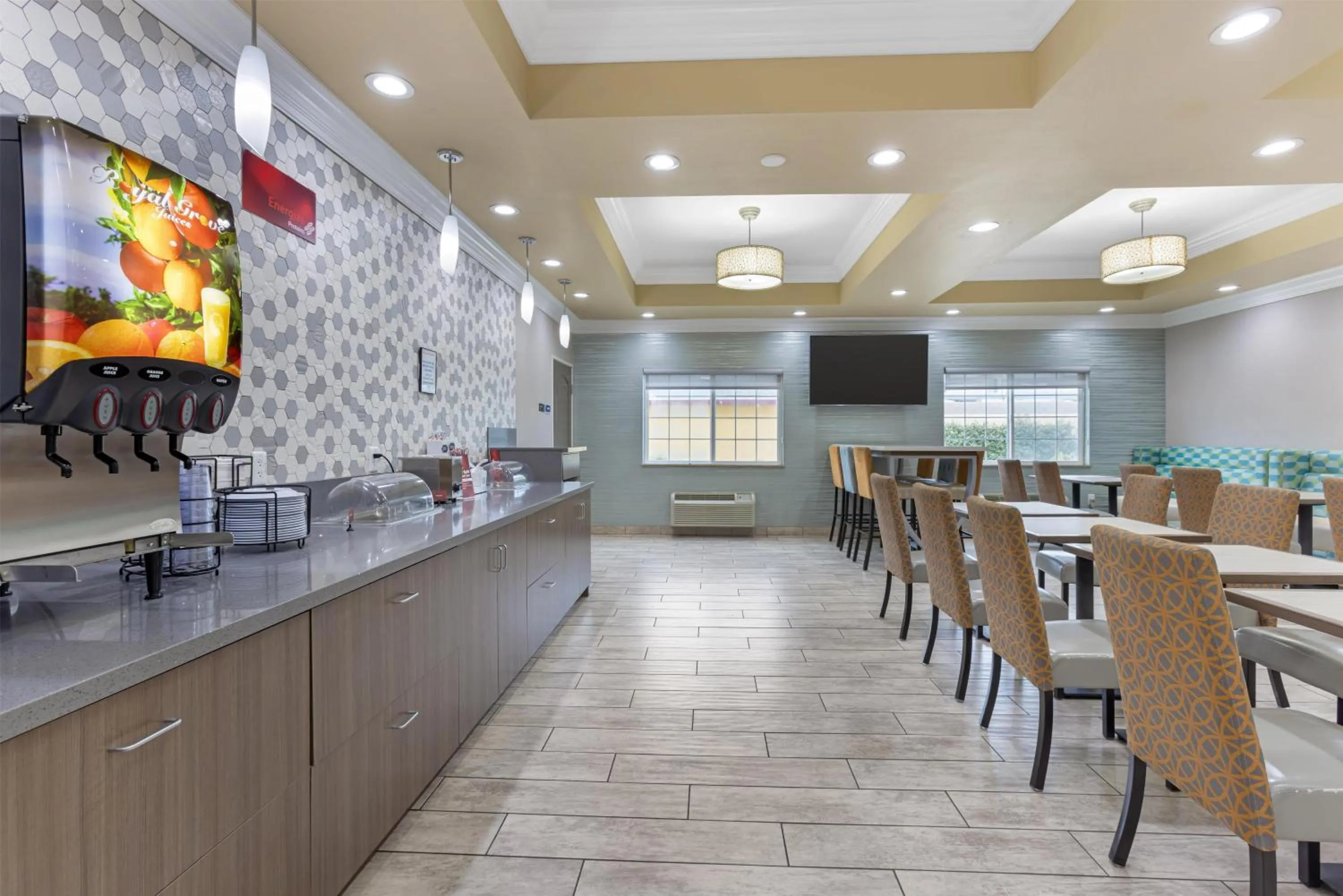 Breakfast in Best Western Plus Wasco Inn & Suites