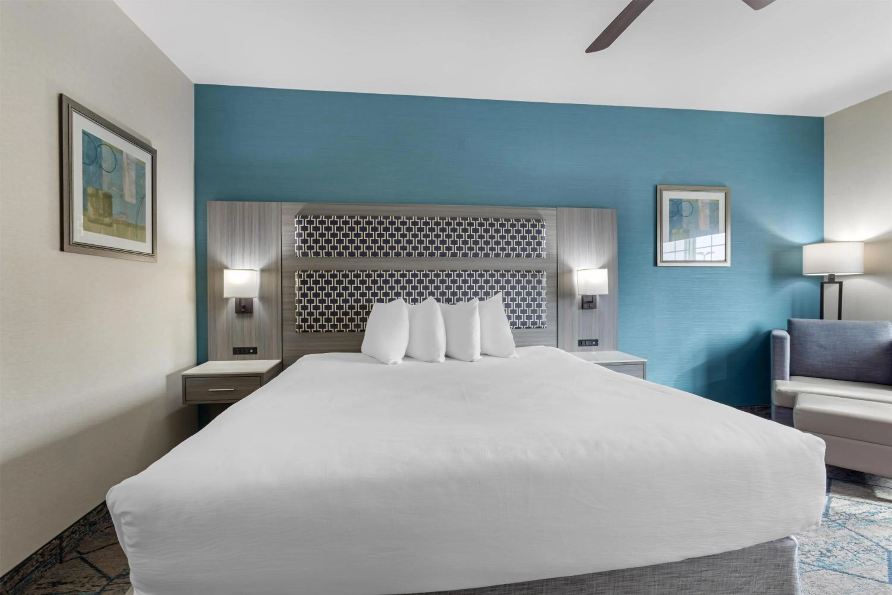 Bedroom, Bed in Best Western Plus Wasco Inn & Suites