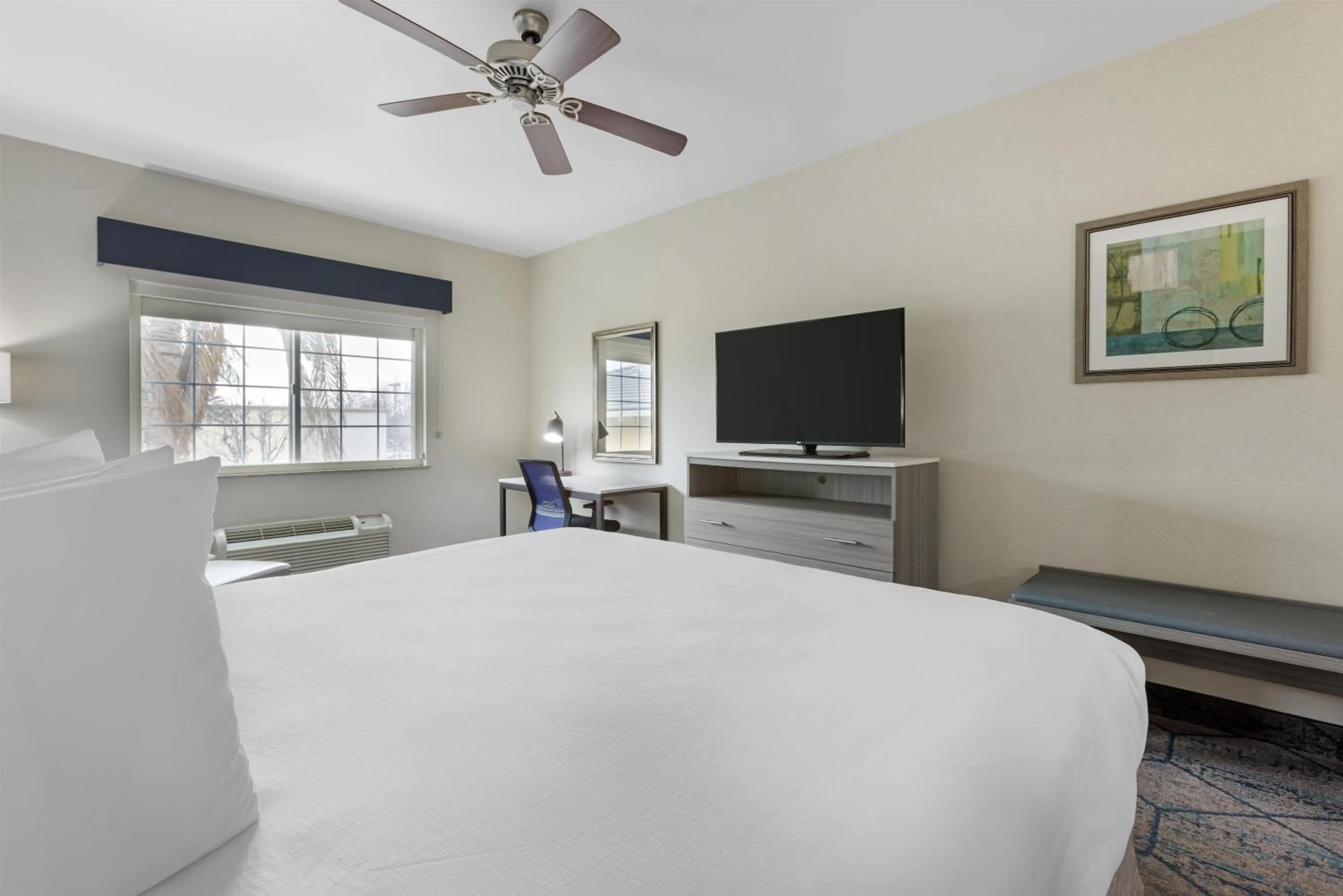 Bedroom, Bed in Best Western Plus Wasco Inn & Suites