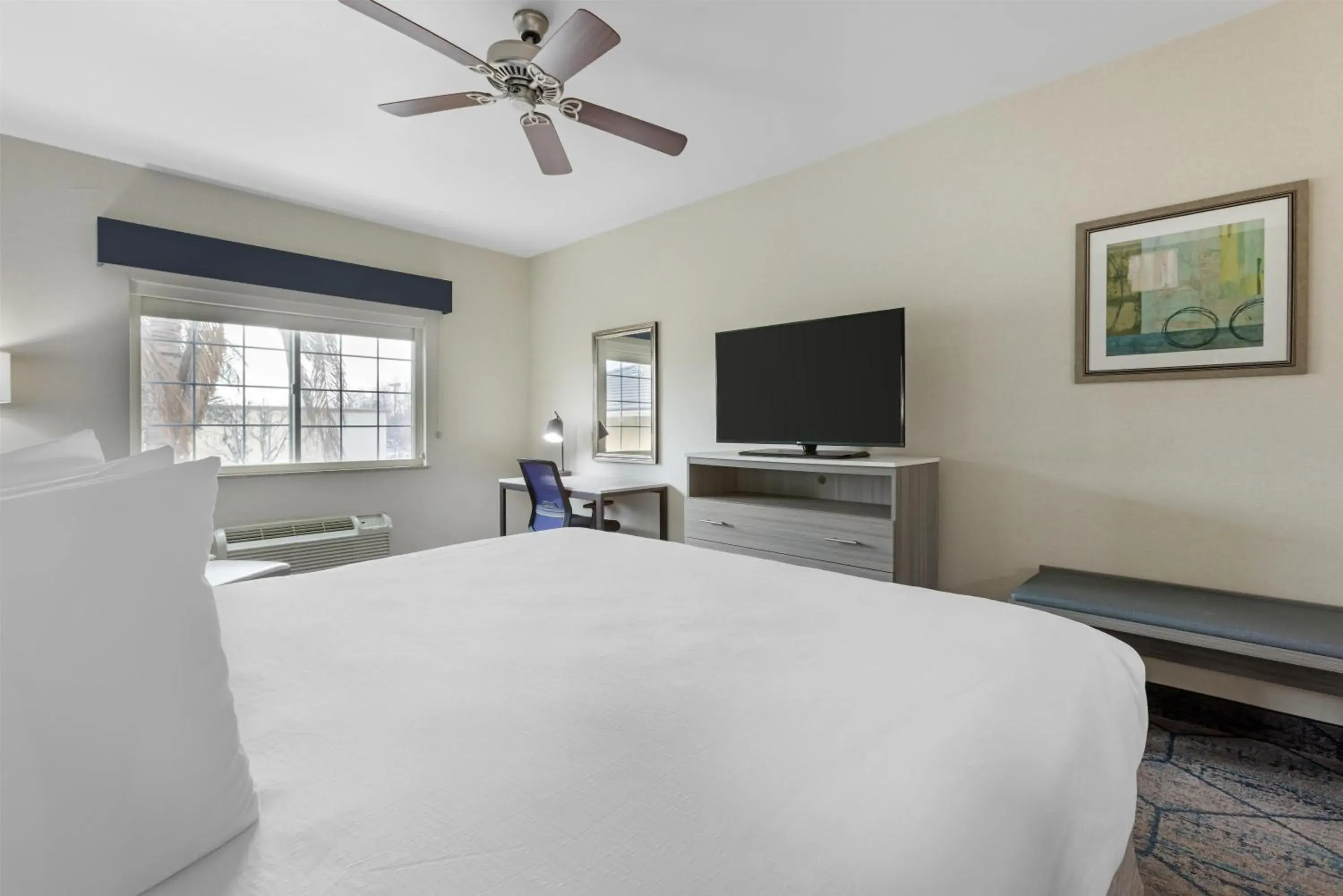 Bedroom, Bed in Best Western Plus Wasco Inn & Suites Bedroom, Bed in Best Western Plus Wasco Inn & Suites