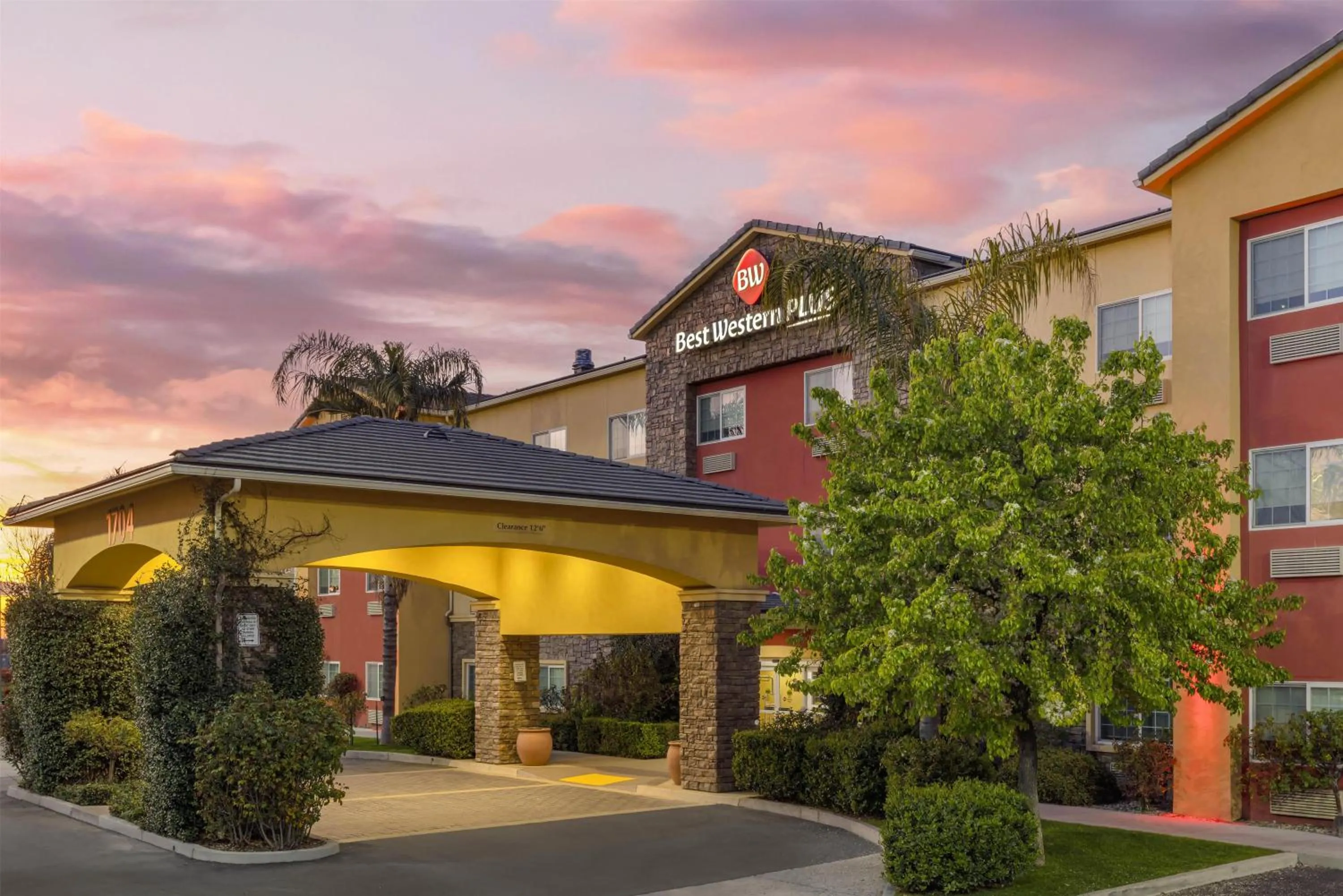 Property building in Best Western Plus Wasco Inn & Suites