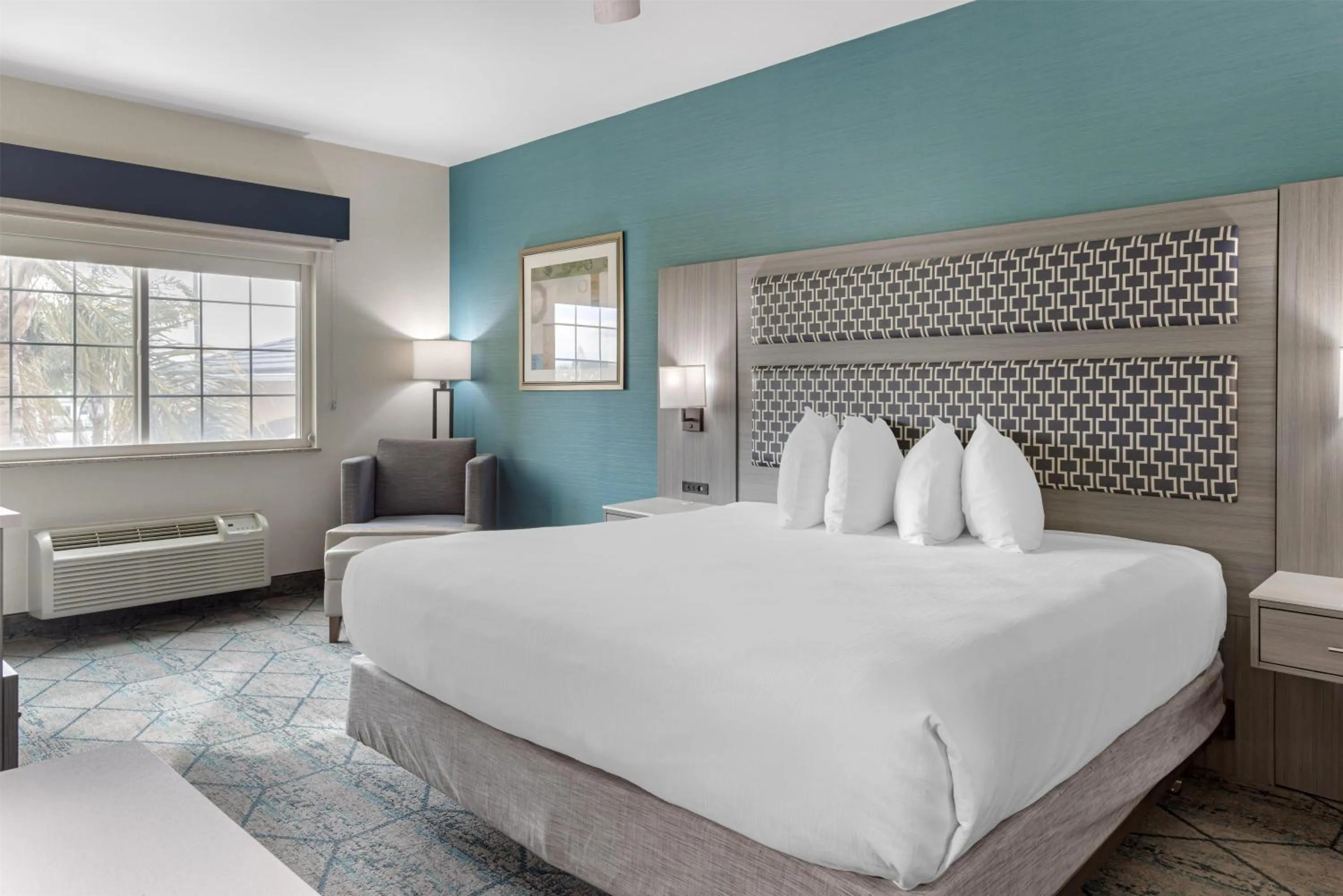 Bedroom, Bed in Best Western Plus Wasco Inn & Suites