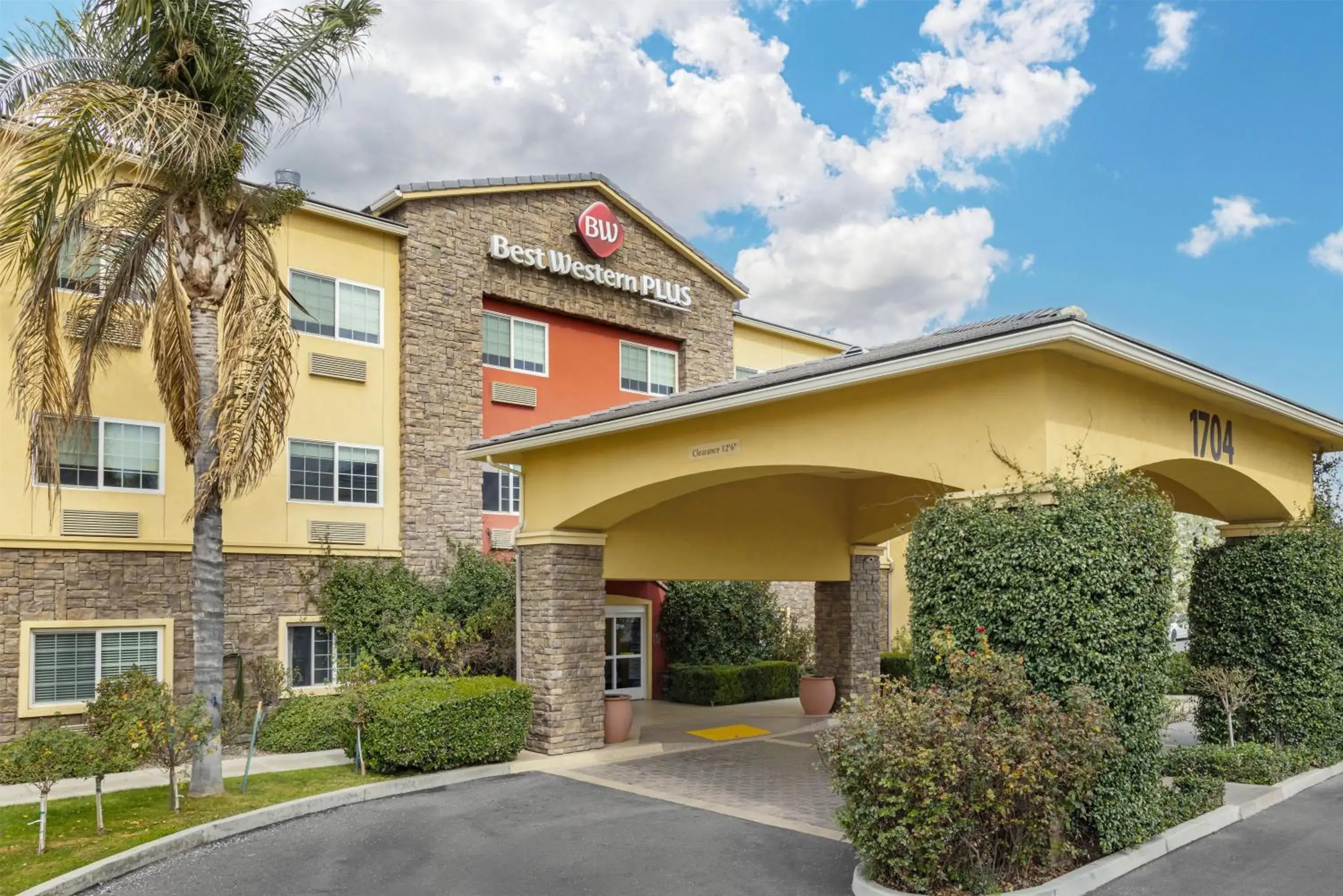 Property building in Best Western Plus Wasco Inn & Suites Property building in Best Western Plus Wasco Inn & Suites