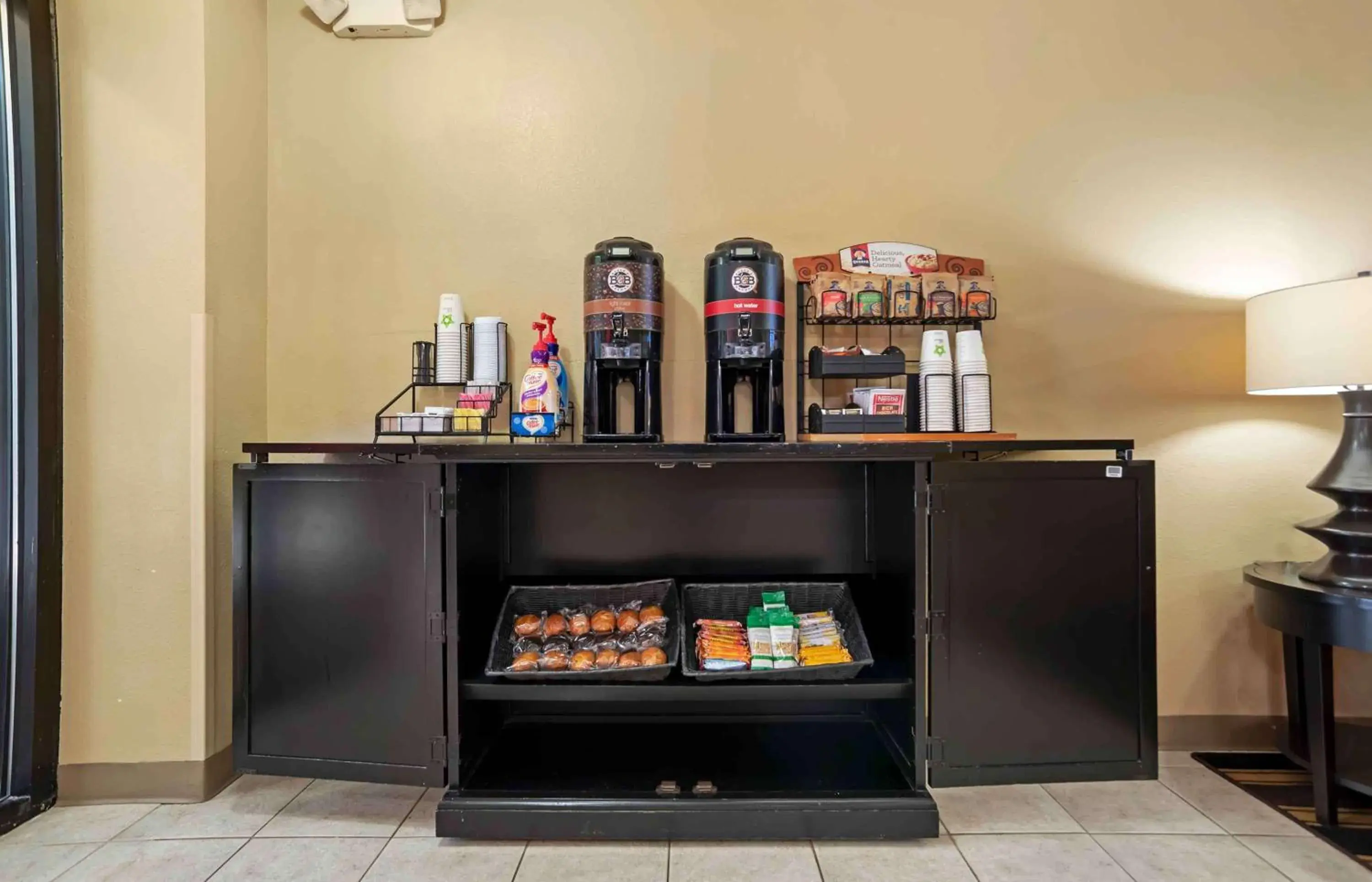 Breakfast in Extended Stay America Suites - Tallahassee - Killearn Breakfast in Extended Stay America Suites - Tallahassee - Killearn