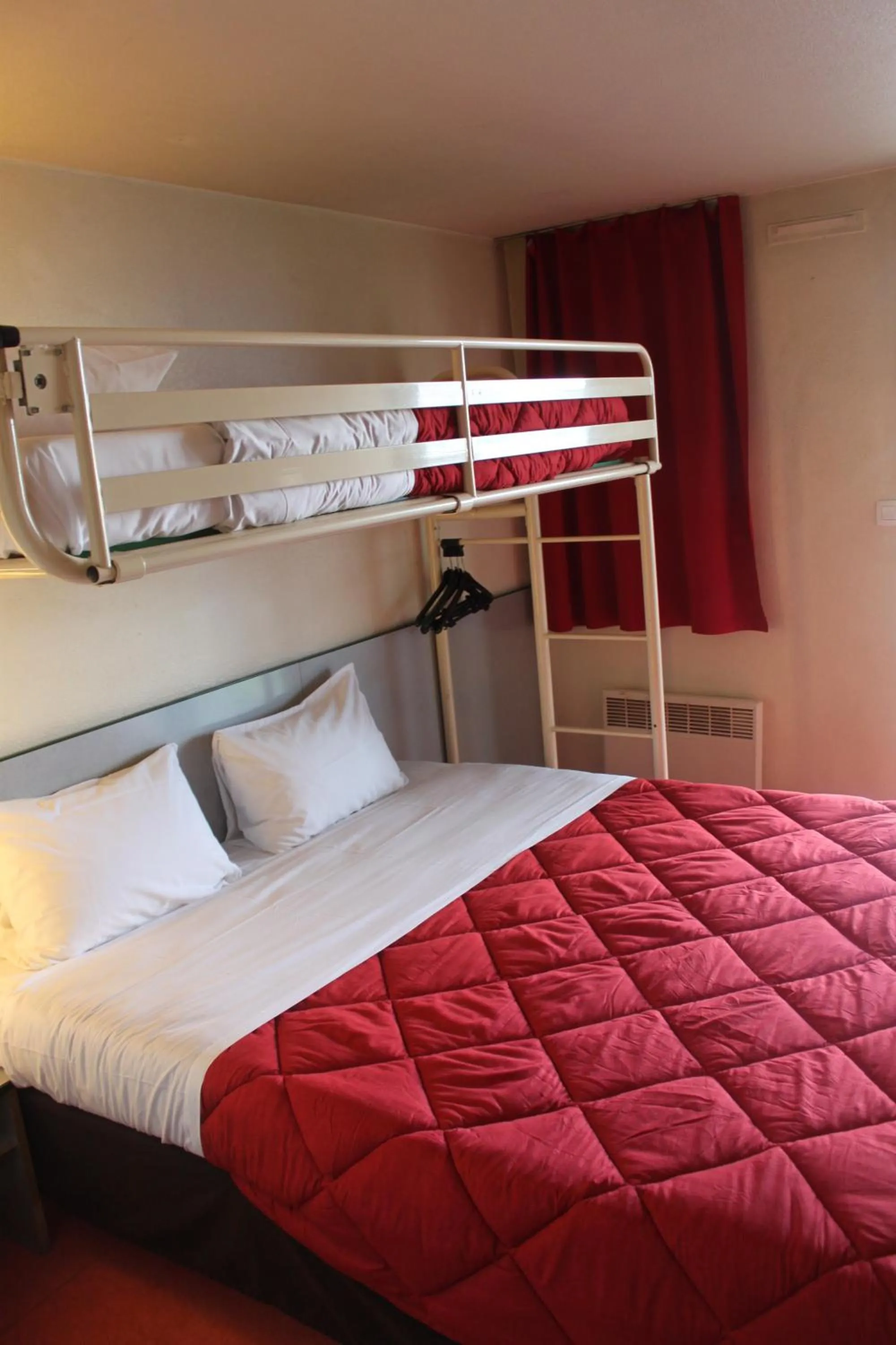 Bedroom, Bed in Hôtel Premiere Classe Pamiers