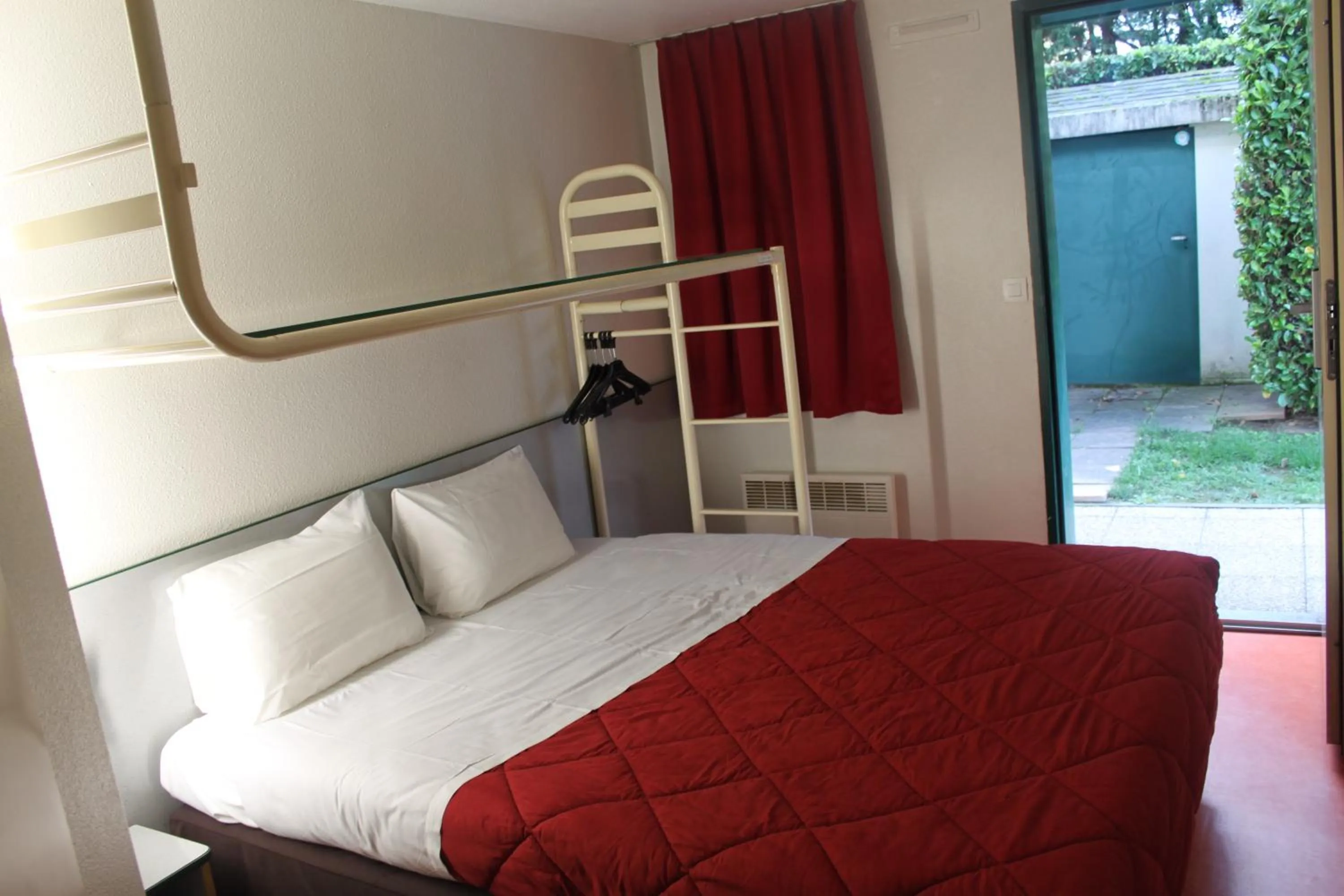 Bedroom, Bed in Hôtel Premiere Classe Pamiers