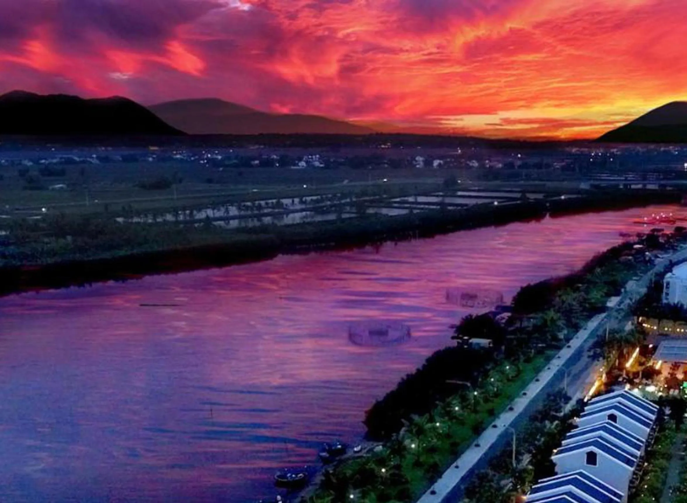 Neighbourhood in Silk and Sea Hotel