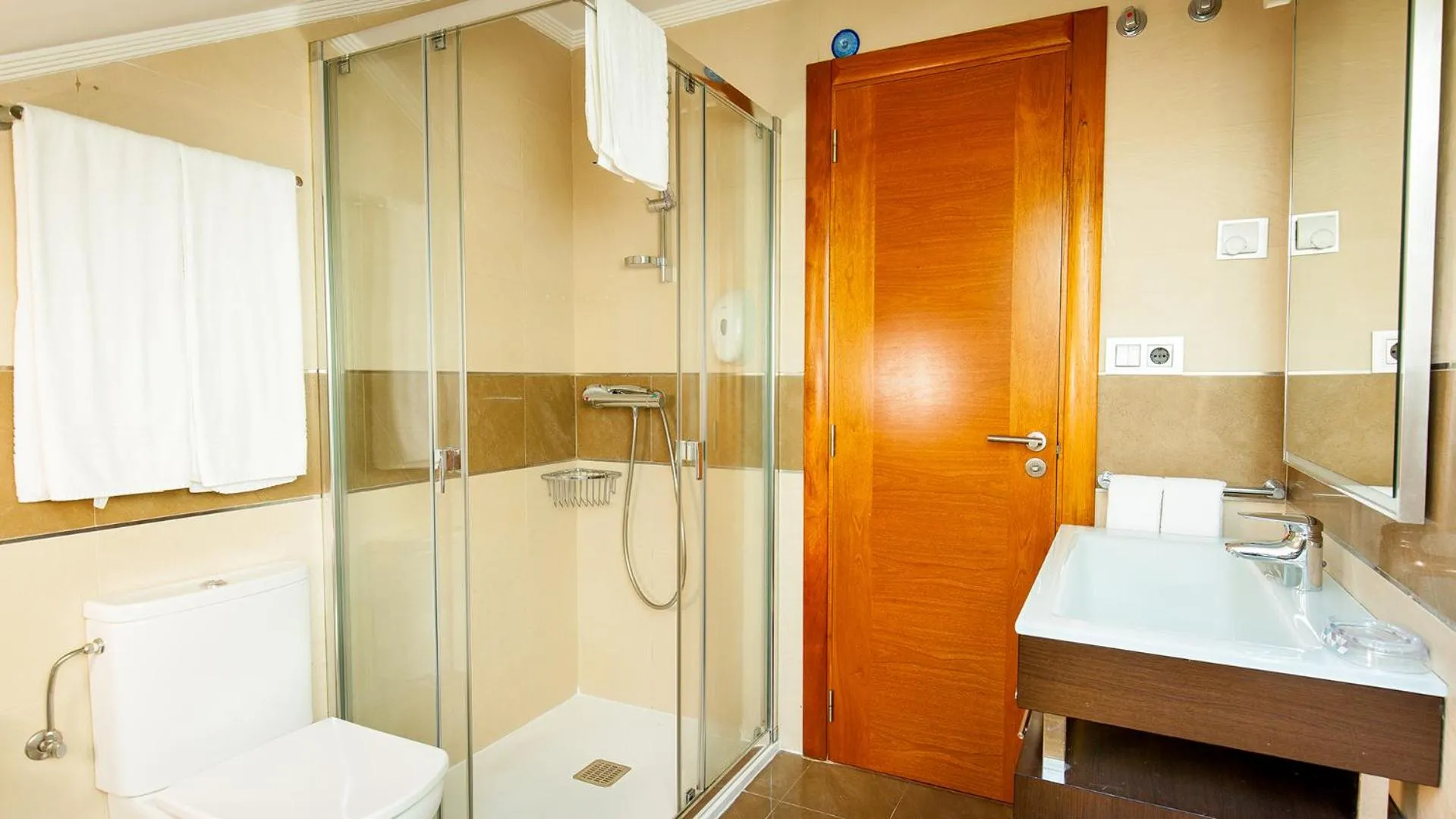 Shower in Apartamentos Villa Zoila Baiona