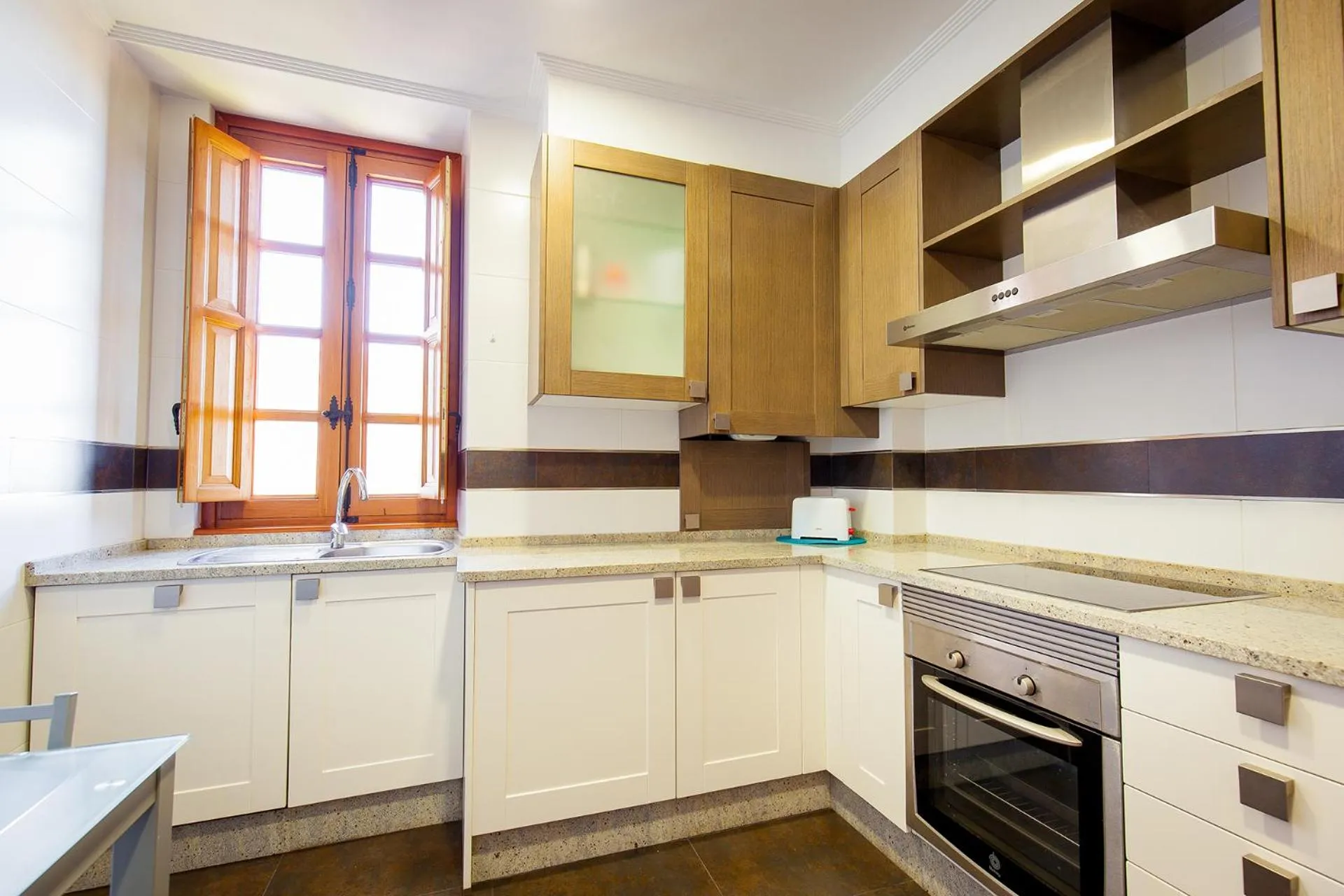 Kitchen or kitchenette in Apartamentos Villa Zoila Baiona