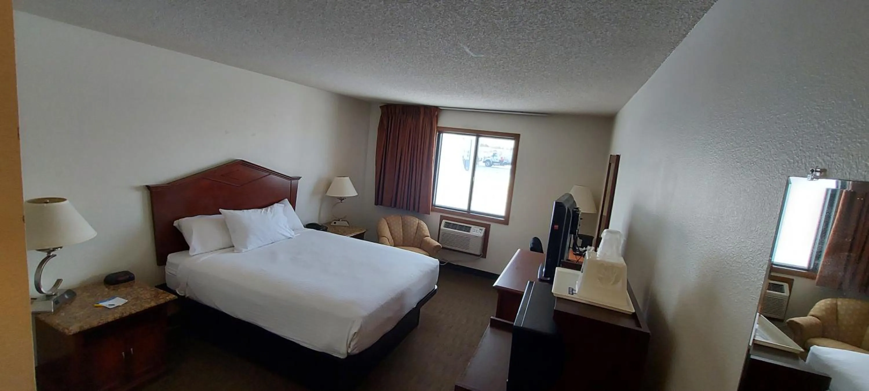 Photo of the whole room, Bed in Days Inn by Wyndham Willmar