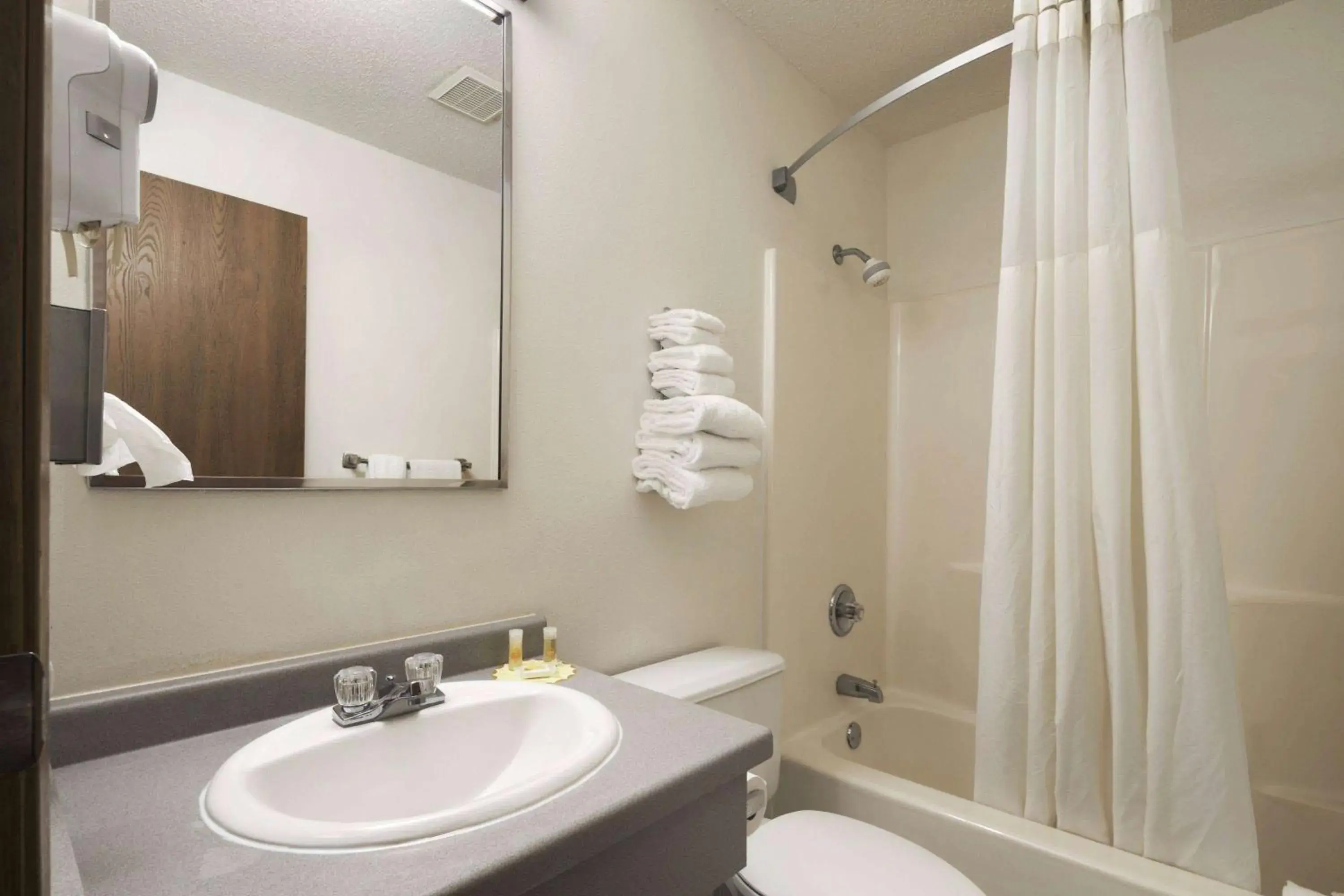 Photo of the whole room in Days Inn by Wyndham Willmar Photo of the whole room in Days Inn by Wyndham Willmar