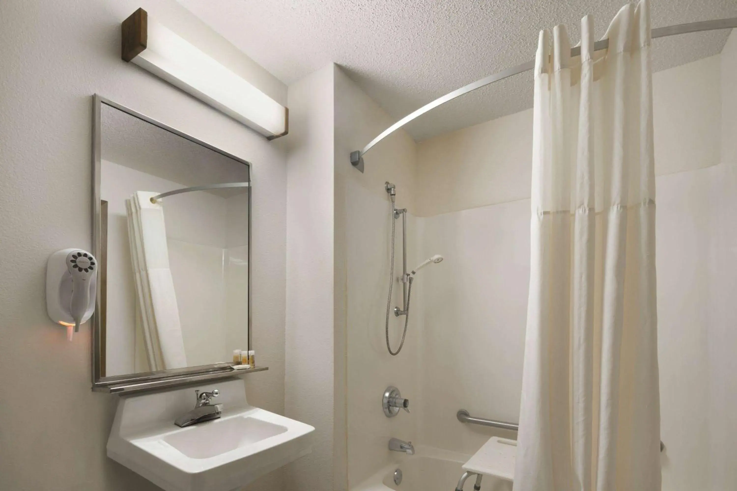 Photo of the whole room in Days Inn by Wyndham Willmar Photo of the whole room in Days Inn by Wyndham Willmar