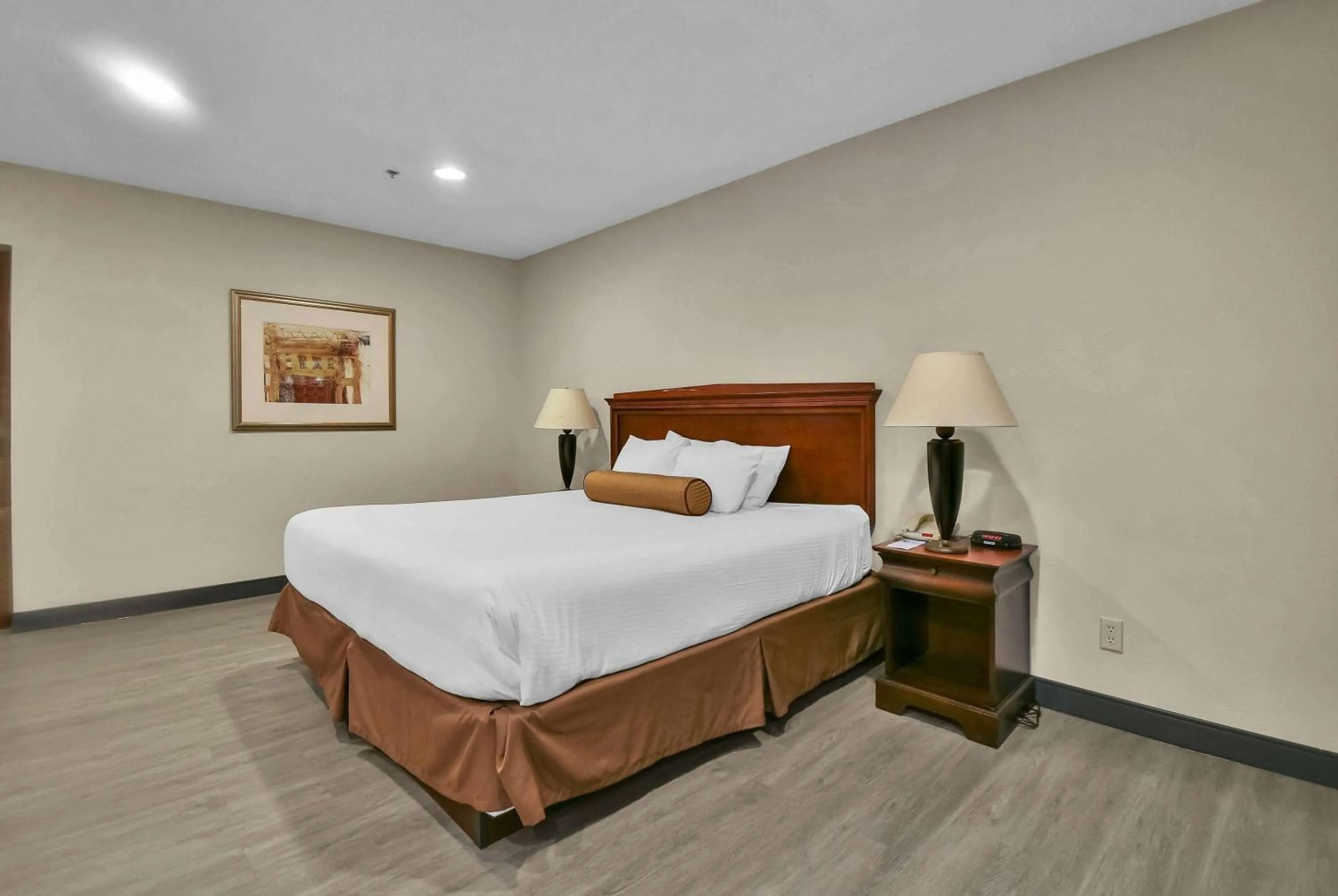 Photo of the whole room, Bed in Baymont by Wyndham Zanesville