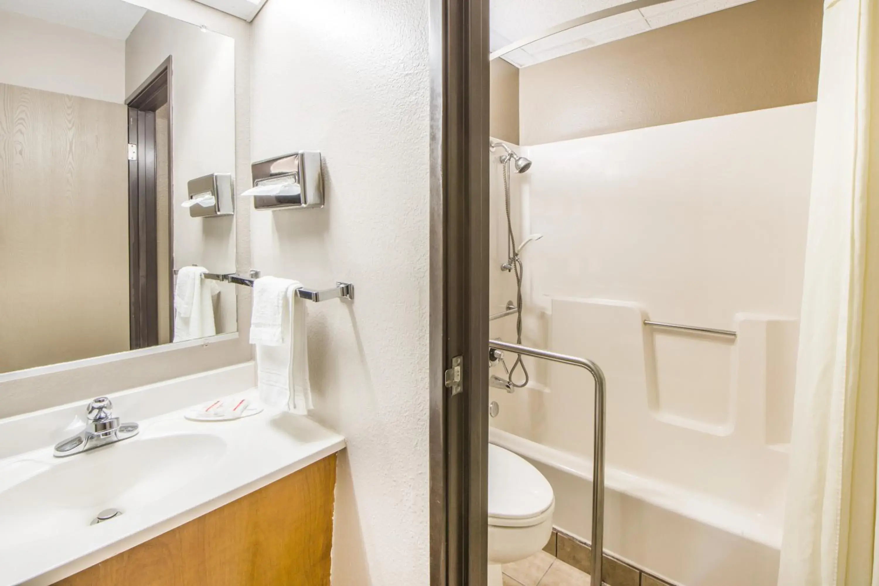 Queen Room - Disability Access/Smoking in Super 8 by Wyndham Nevada Queen Room - Disability Access/Smoking in Super 8 by Wyndham Nevada