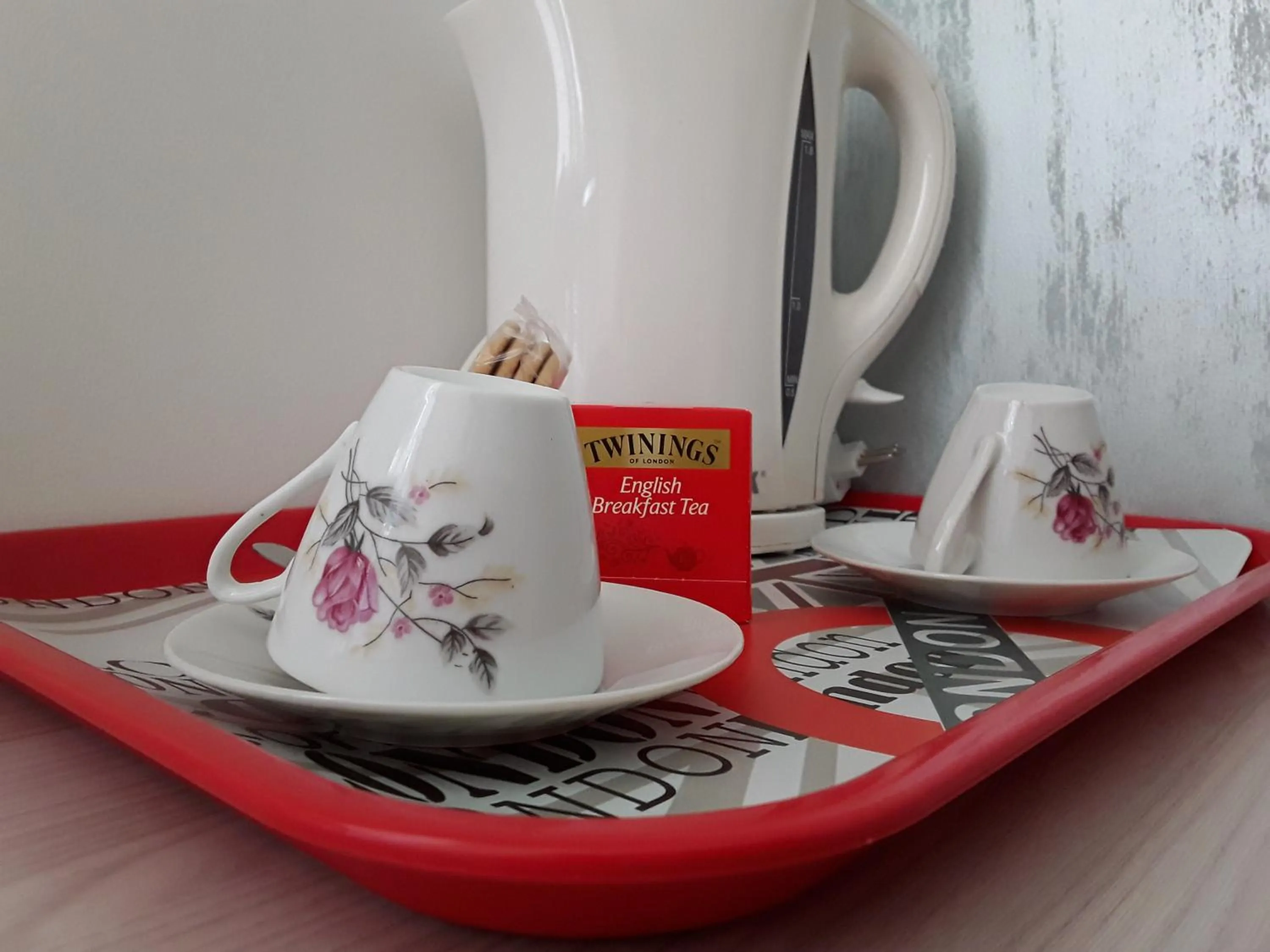 Coffee/tea facilities in B&B IRIS COTTAGE