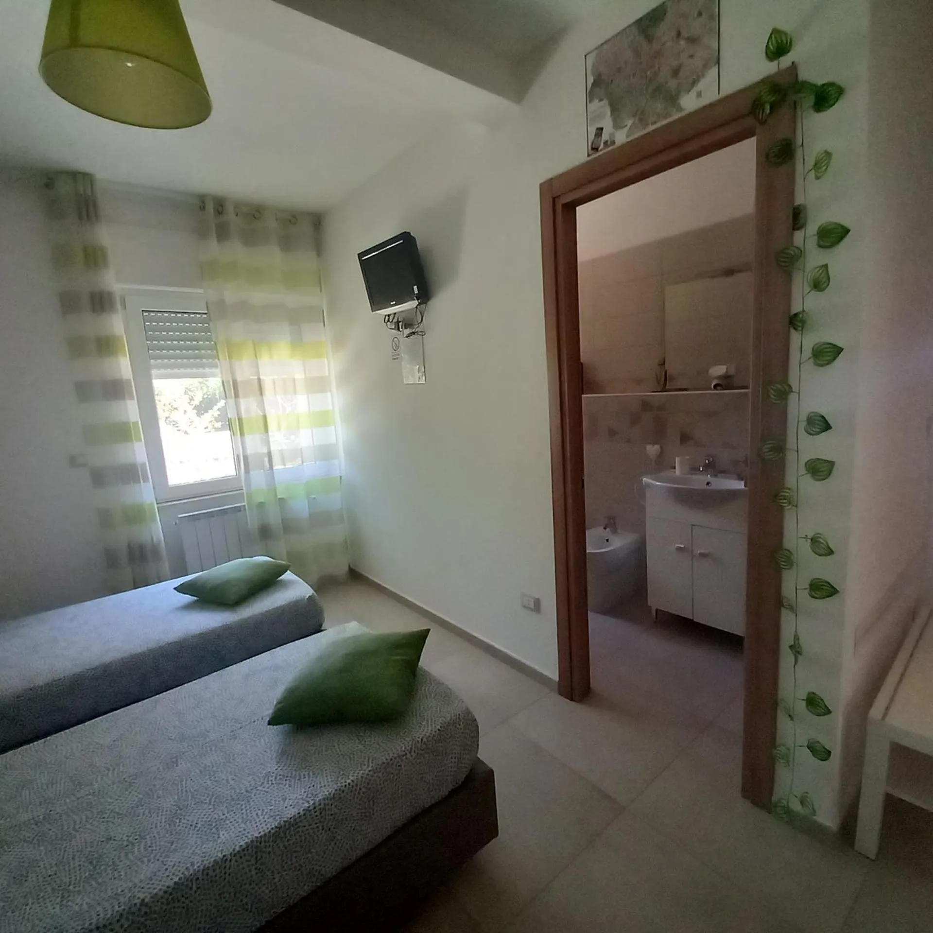 Bed in IRIS COTTAGE b&b