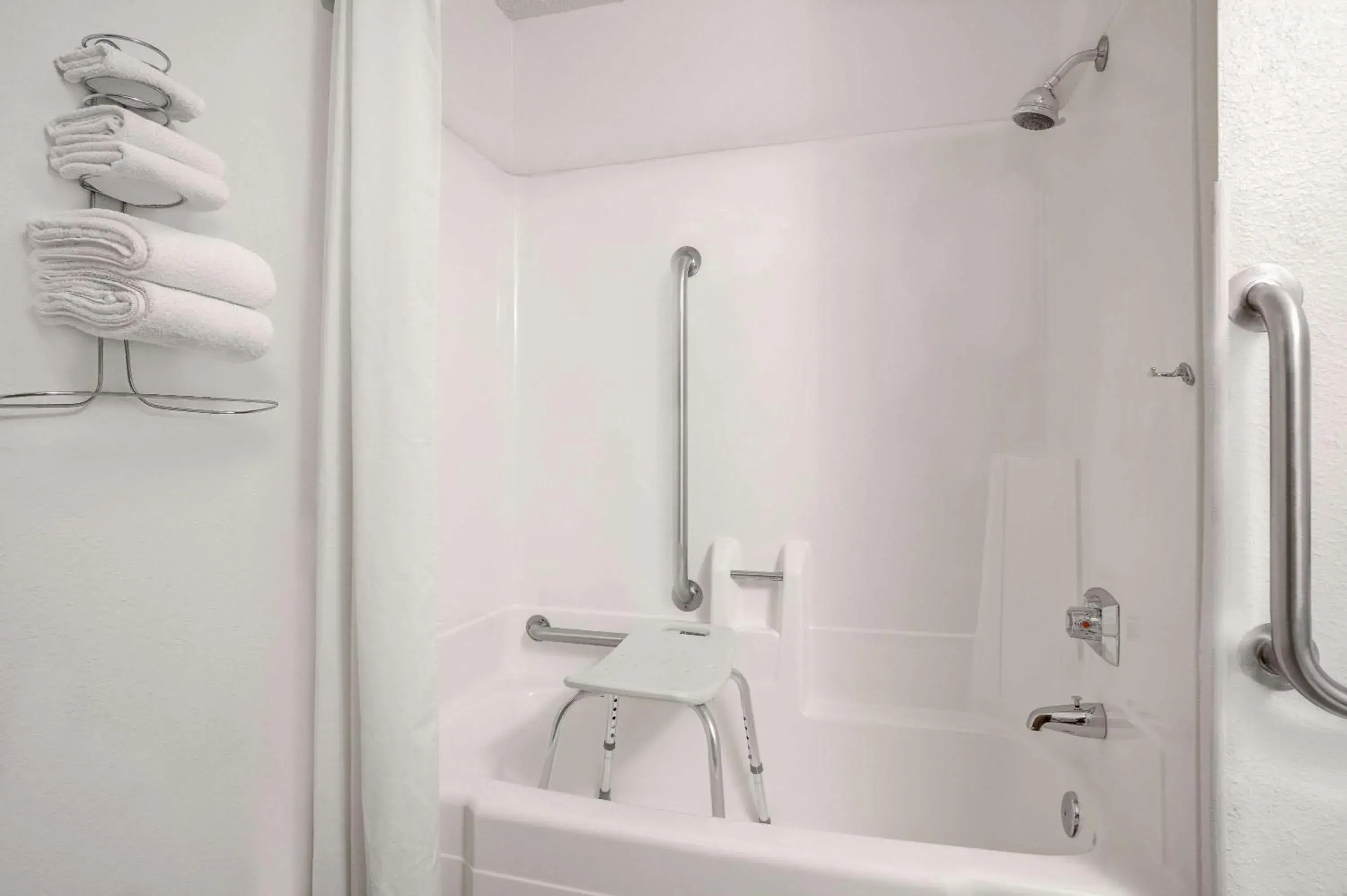 Photo of the whole room in Super 8 by Wyndham Willmar Photo of the whole room in Super 8 by Wyndham Willmar