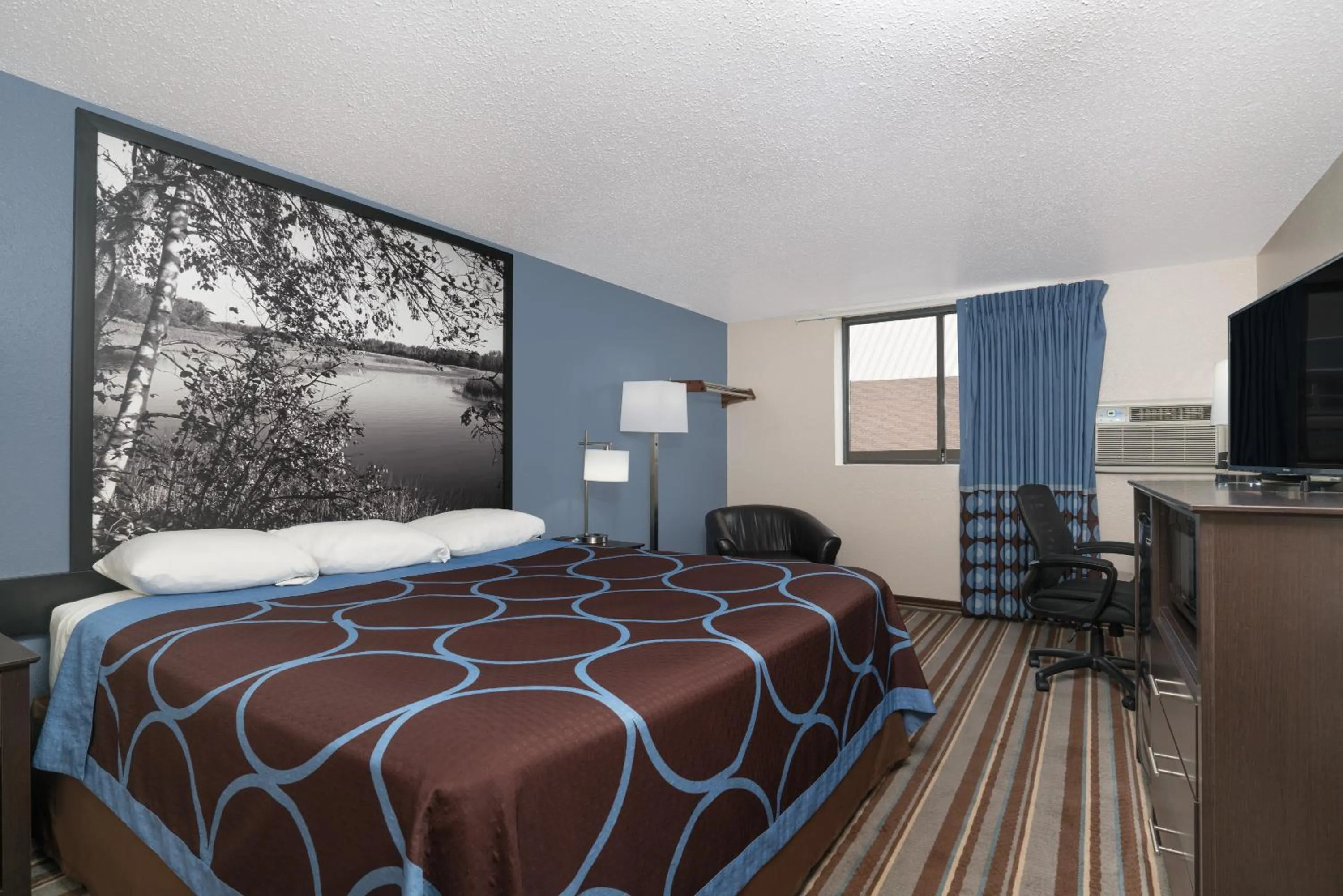 Photo of the whole room, Bed in Super 8 by Wyndham Willmar