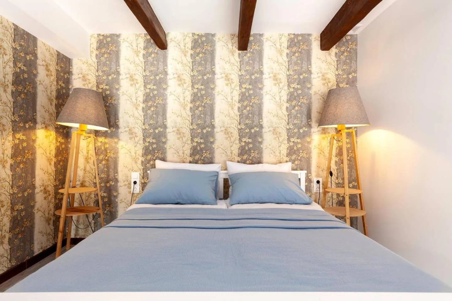 Bed in Cozy Studios on Freedom Square