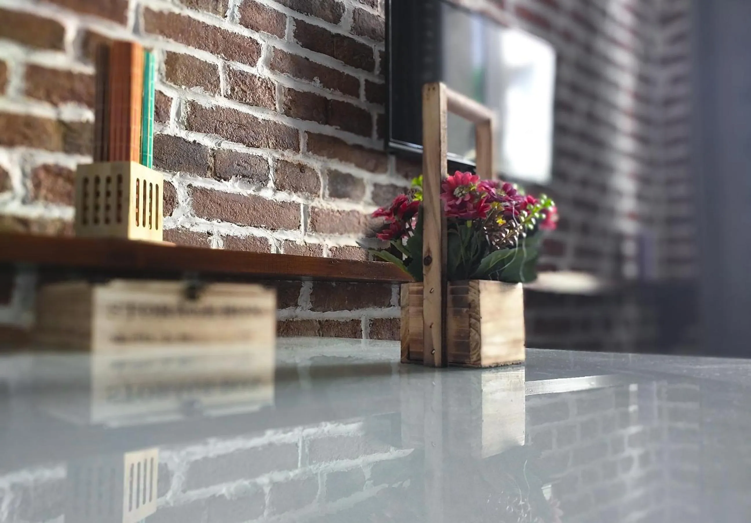 Decorative detail in Cozy Studios on Freedom Square