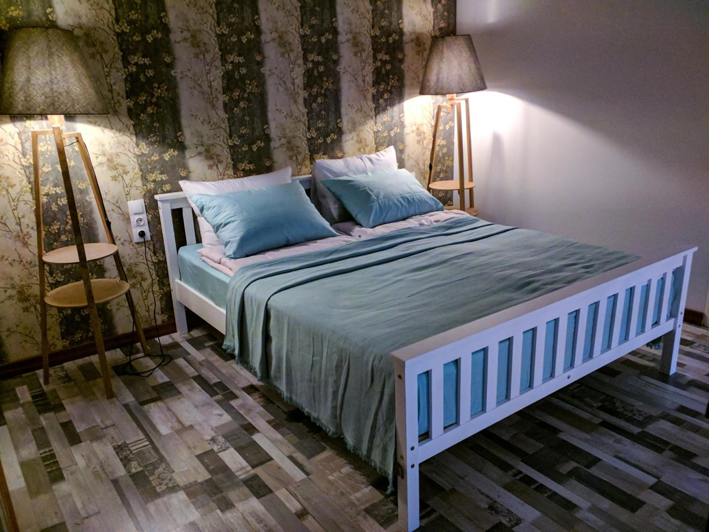 Bed in Cozy Studios on Freedom Square