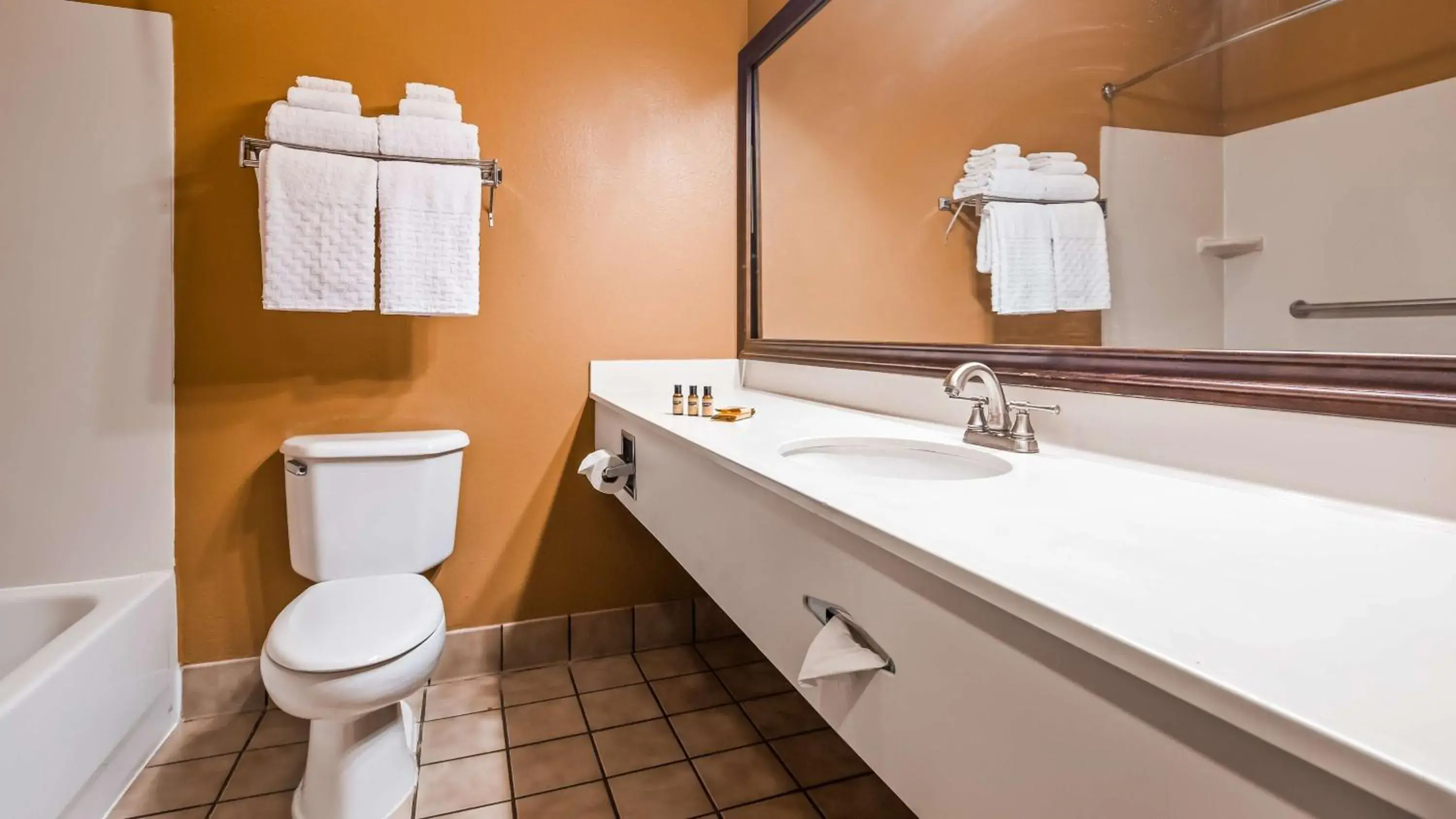 Bathroom in Best Western Plus Brandywine Inn & Suites Bathroom in Best Western Plus Brandywine Inn & Suites