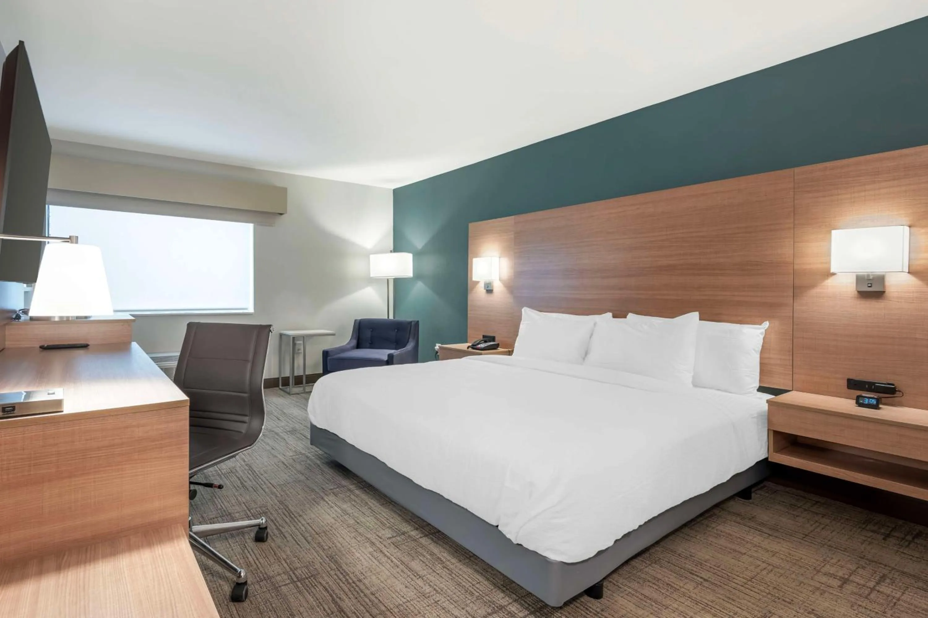 Bedroom, Bed in Best Western River Cities