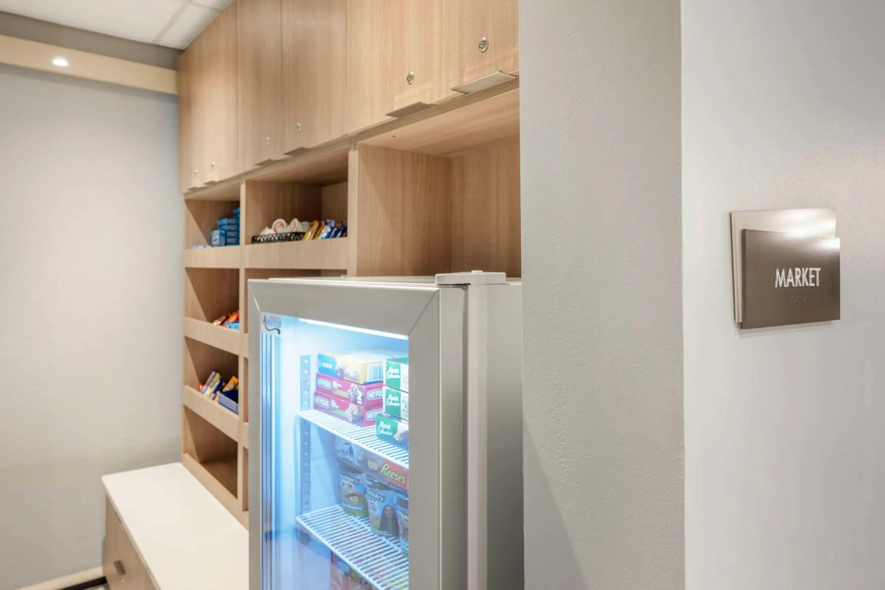 Property building in Best Western River Cities