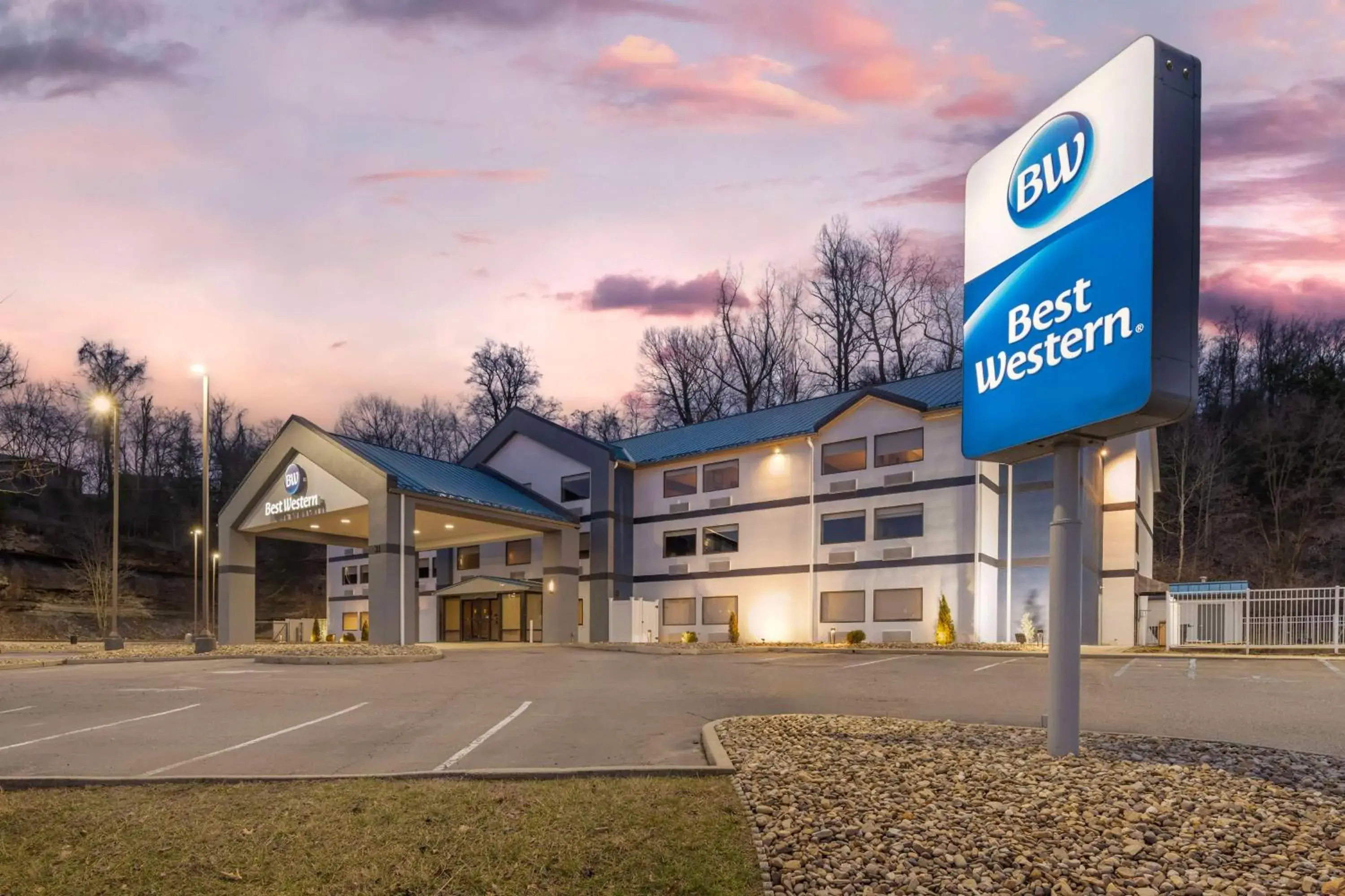 Property building in Best Western River Cities Property building in Best Western River Cities