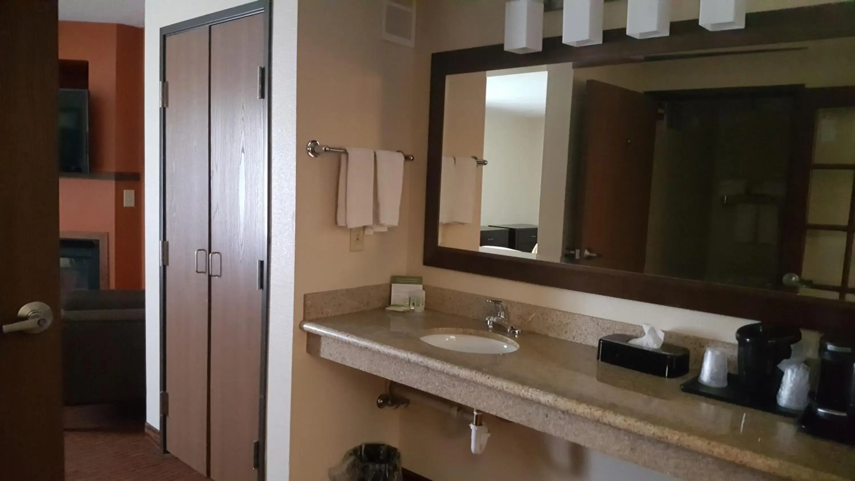 Bathroom in AmericInn by Wyndham Muscatine Bathroom in AmericInn by Wyndham Muscatine