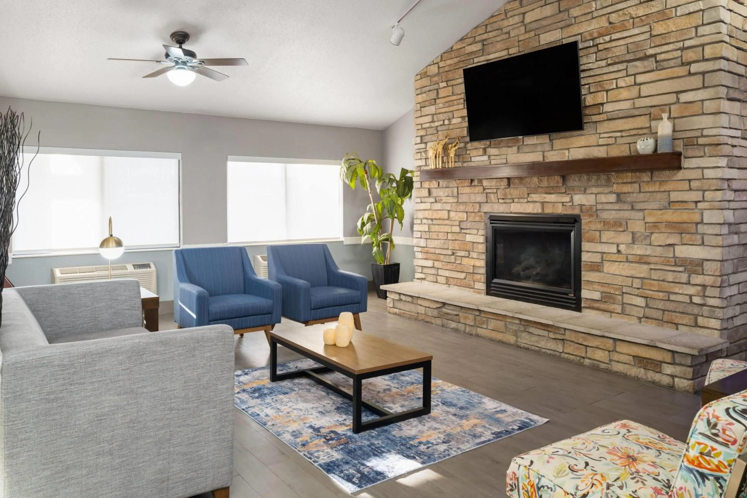 Lobby or reception in AmericInn by Wyndham Muscatine