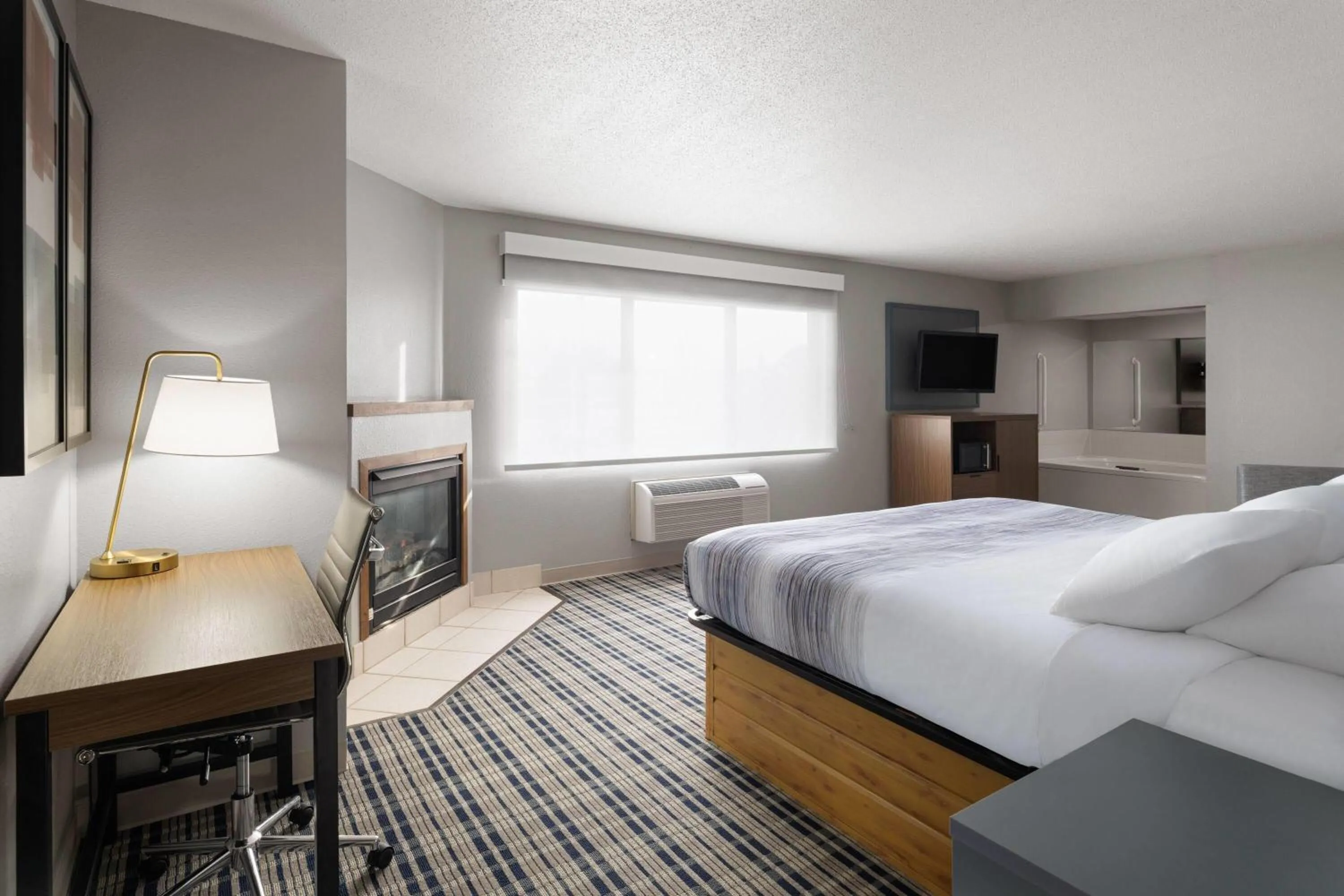 Bath, Bed in AmericInn by Wyndham Muscatine