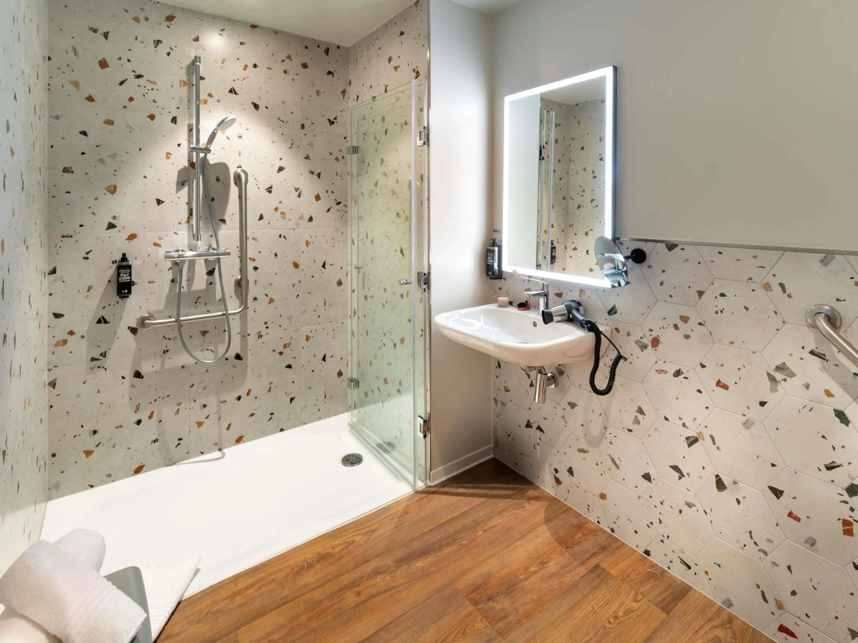 Bedroom in Ibis Styles Strasbourg Centre République