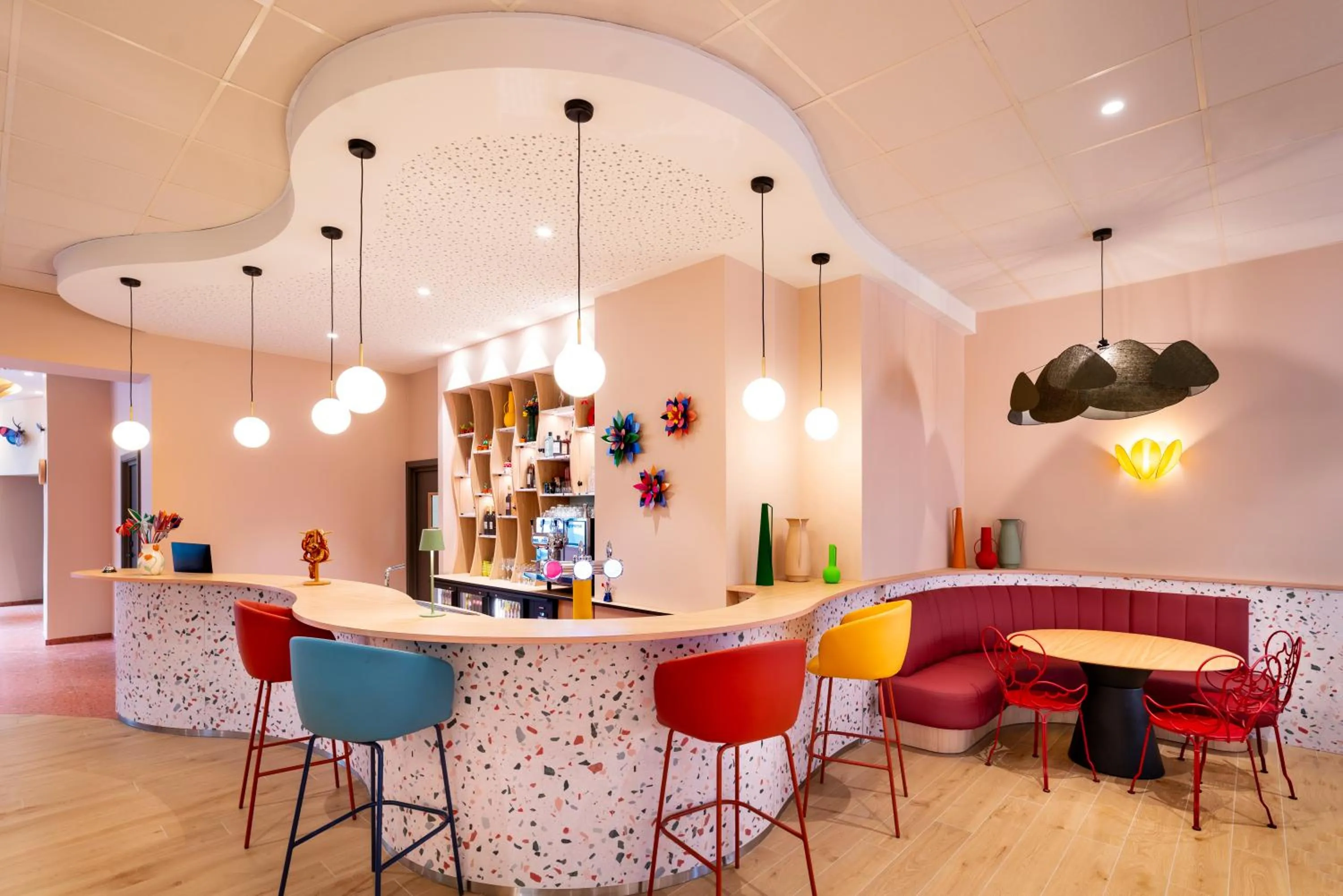 Lounge or bar in Ibis Styles Strasbourg Centre République