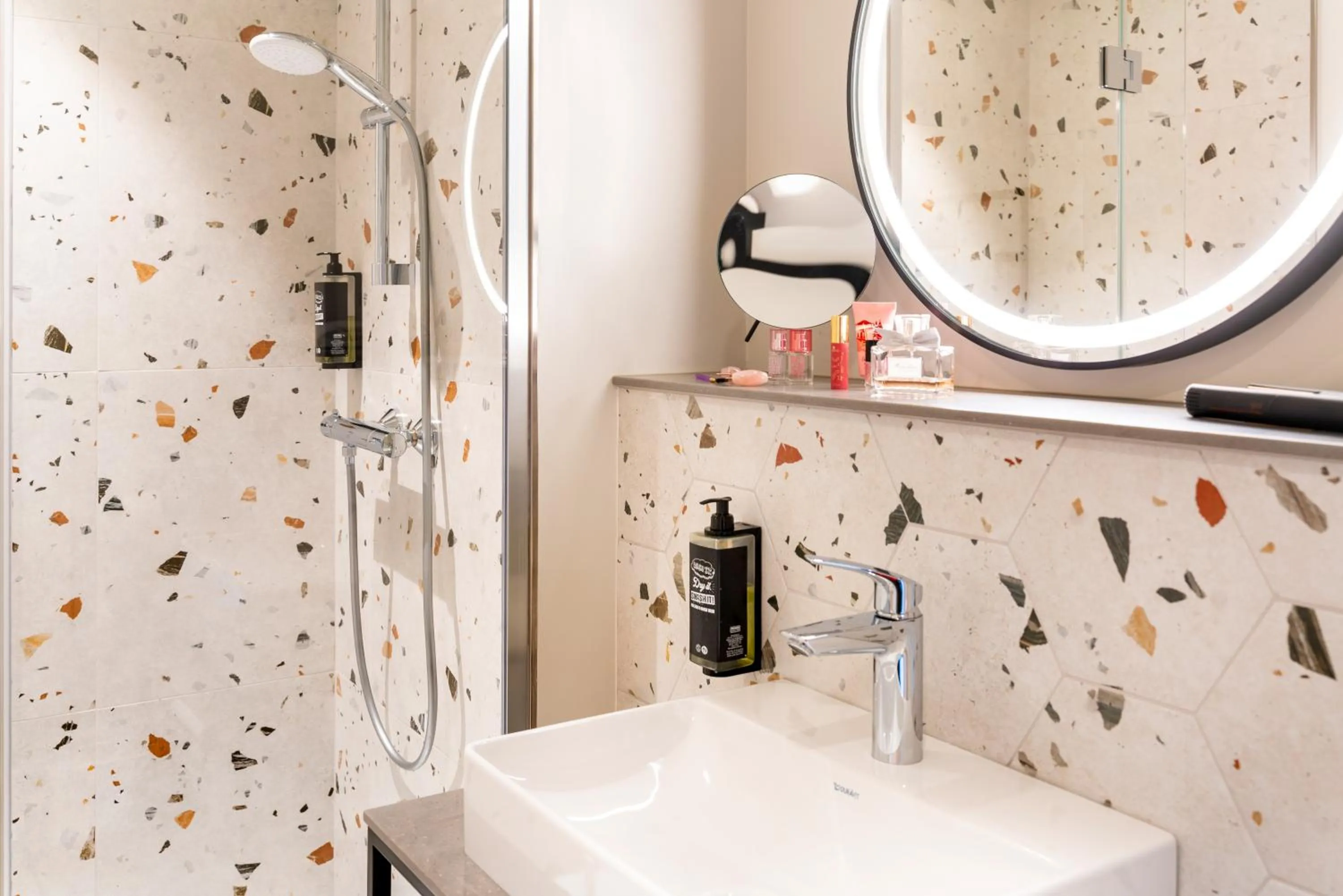 Bathroom in Ibis Styles Strasbourg Centre République