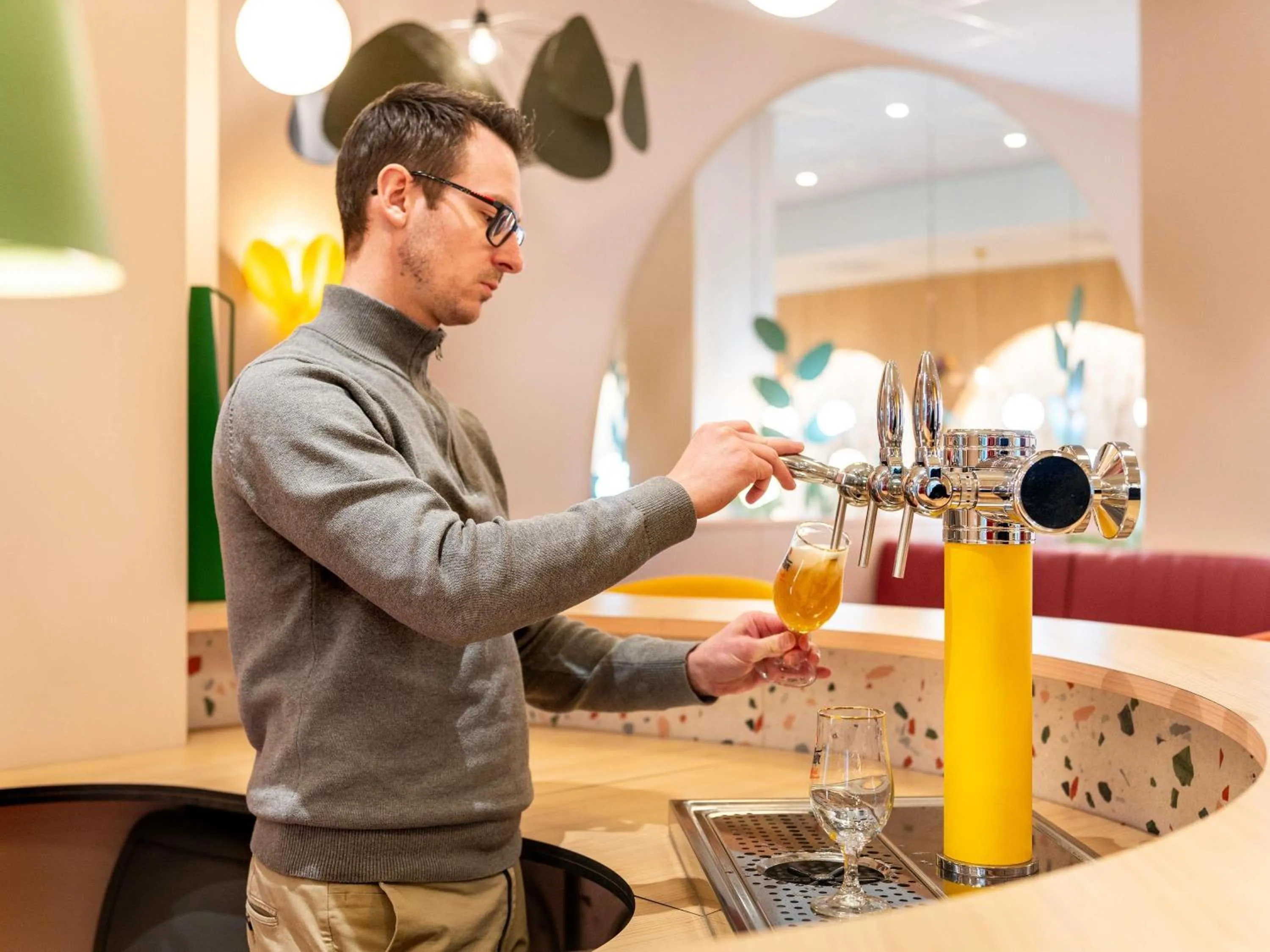 Lounge or bar in Ibis Styles Strasbourg Centre République