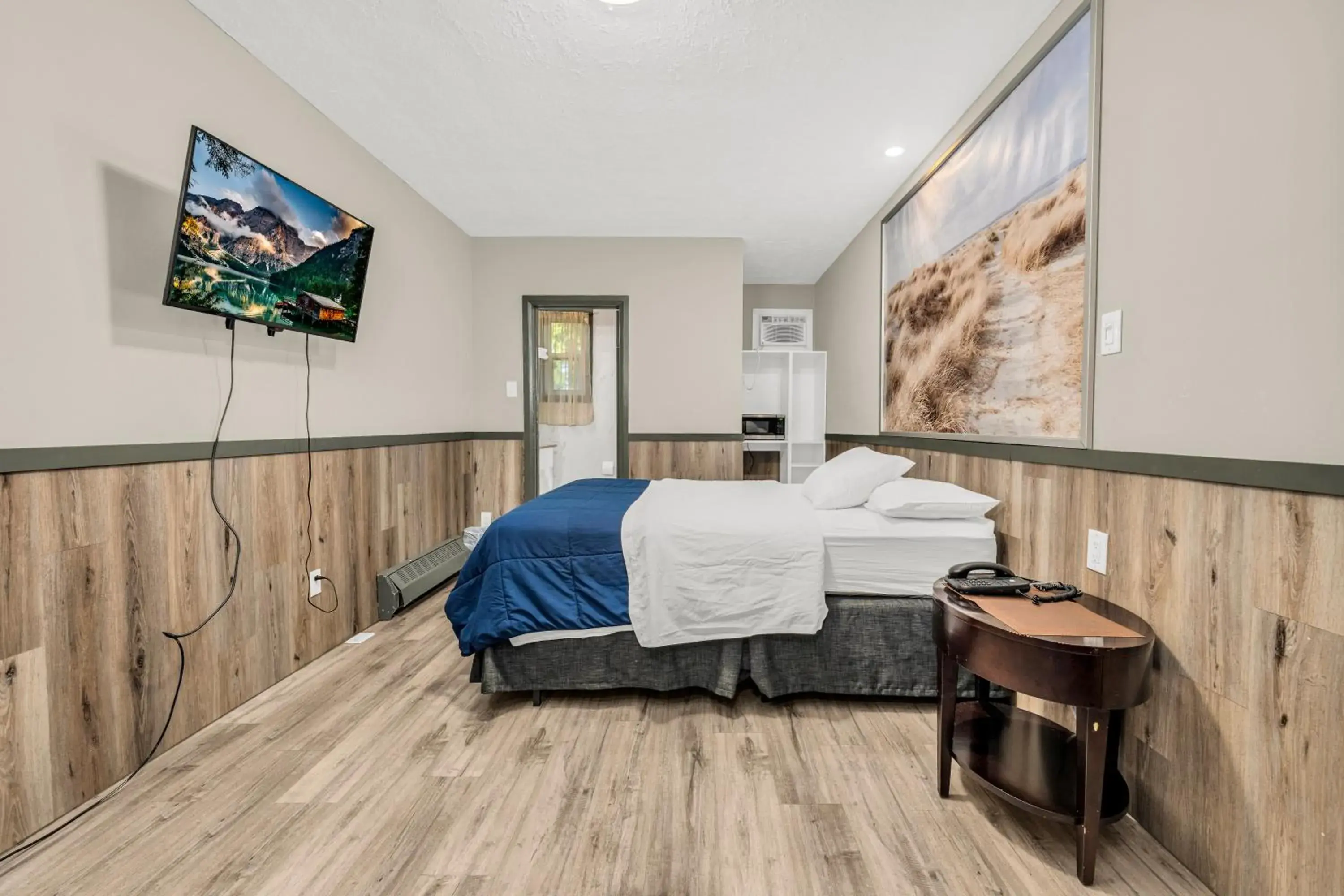 Queen Room - Non-Smoking in Park Motel Queen Room - Non-Smoking in Park Motel