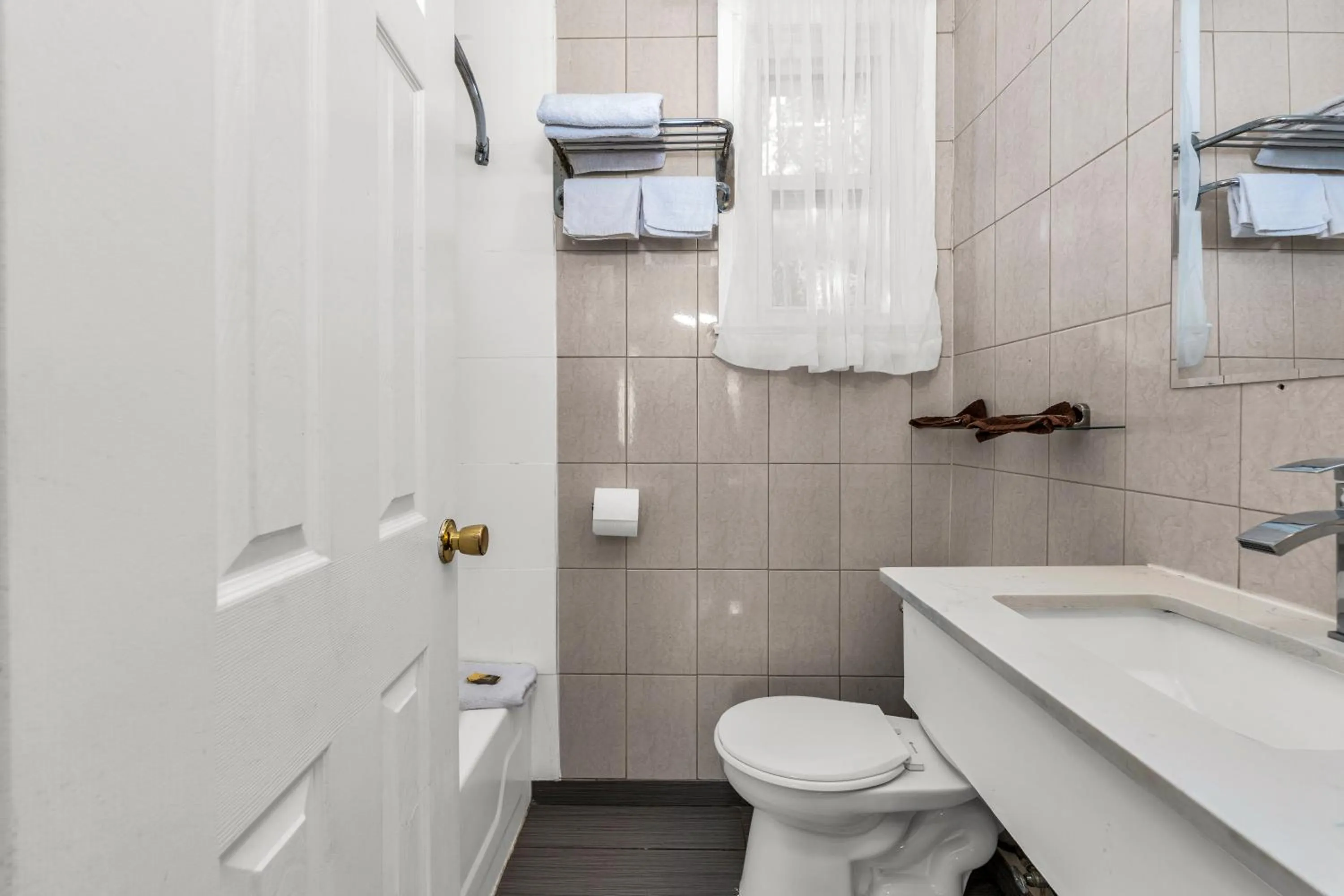 Shower in Park Motel