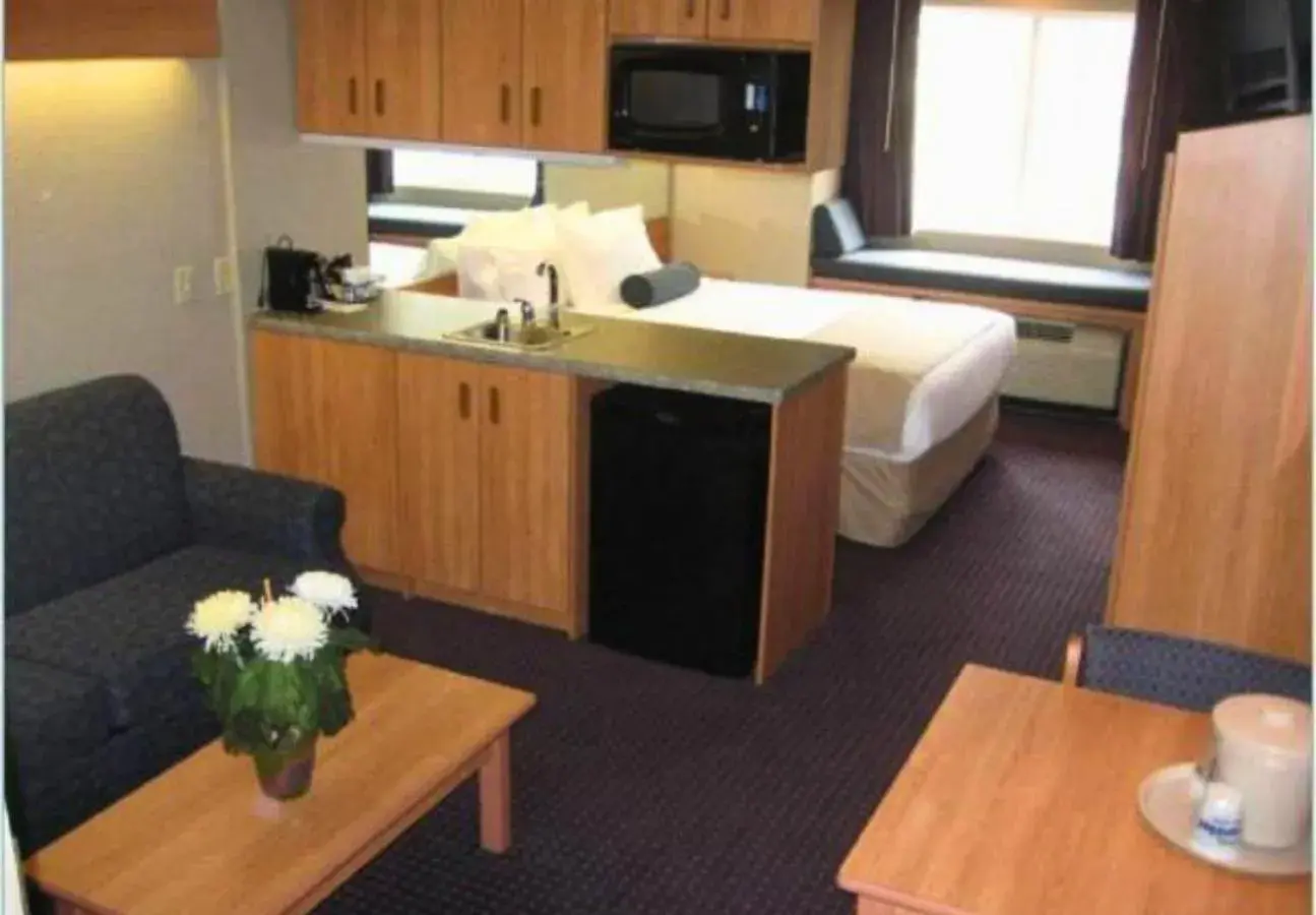 Living room in Microtel Inn & Suites by Wyndham Hazelton/Bruceton Mills Living room in Microtel Inn & Suites by Wyndham Hazelton/Bruceton Mills
