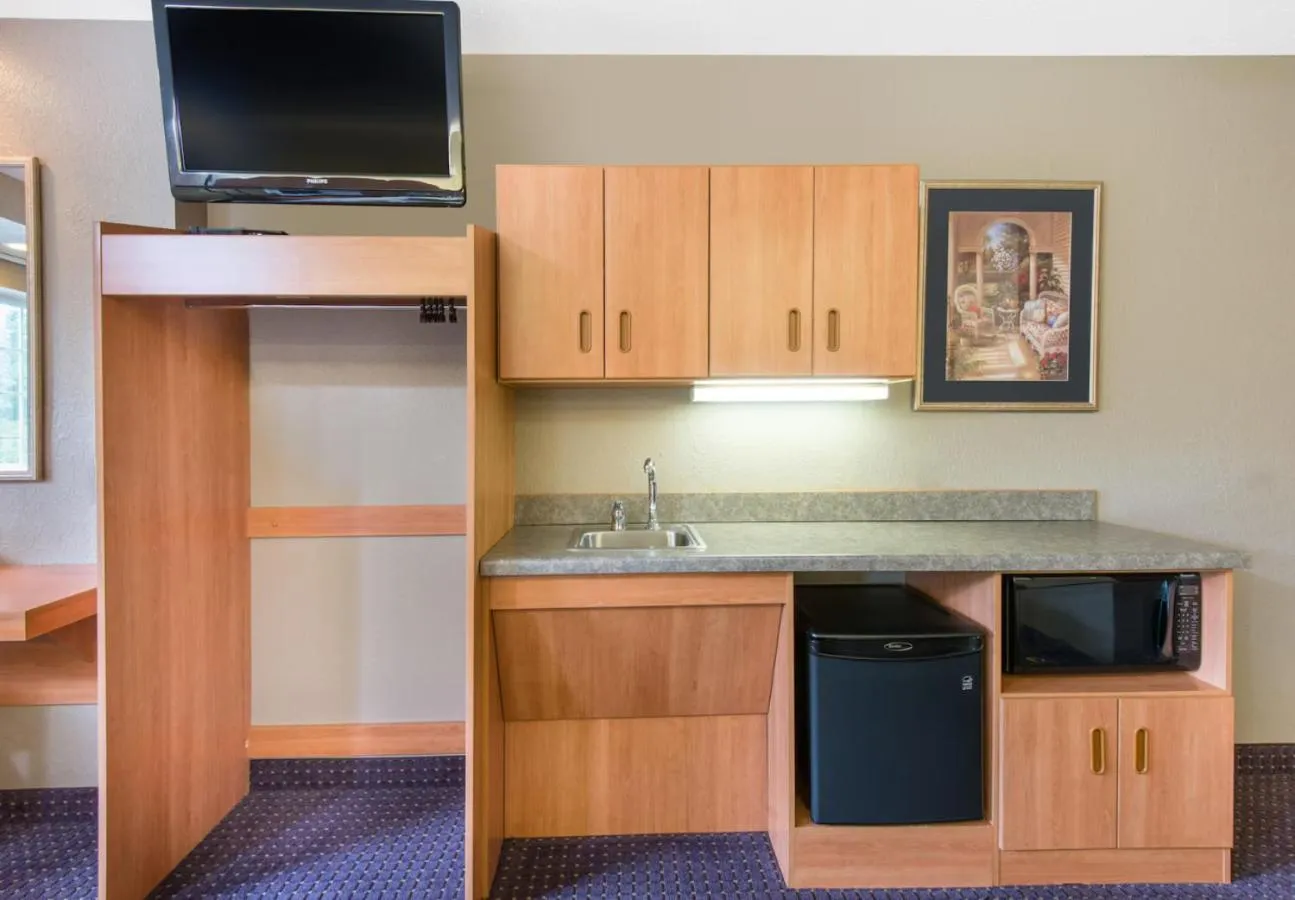 Bedroom in Microtel Inn & Suites by Wyndham Hazelton/Bruceton Mills