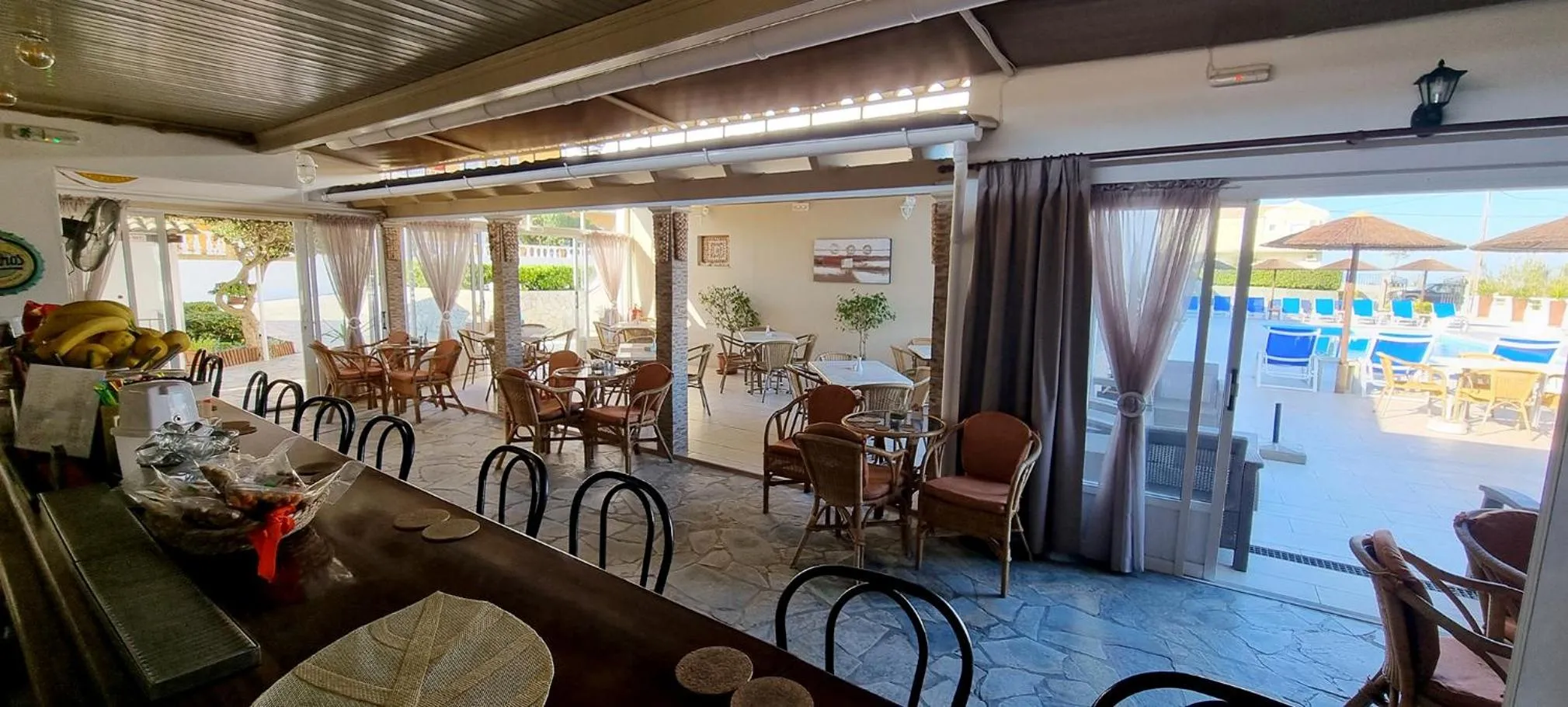Lounge or bar in Bardis Sun studios