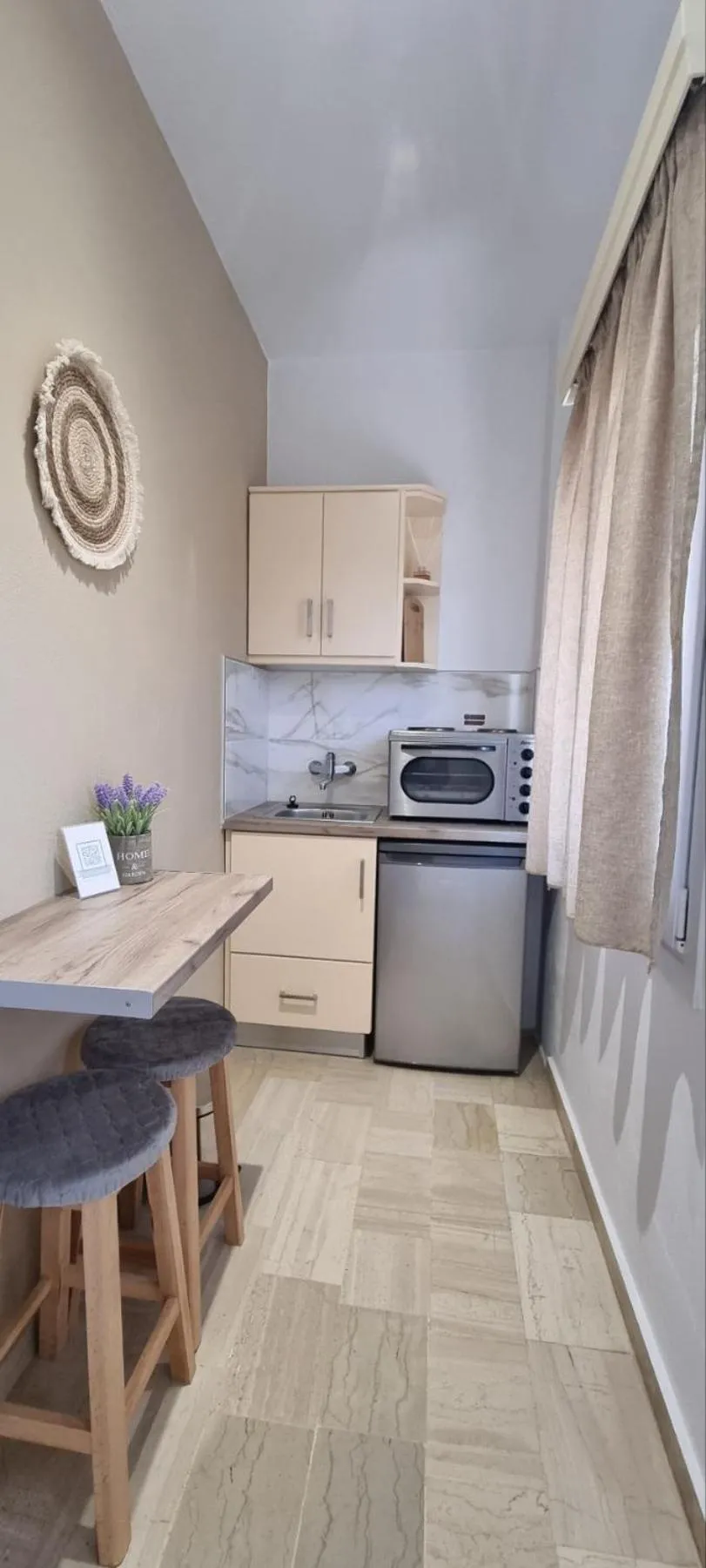 Kitchen or kitchenette in Bardis Sun studios