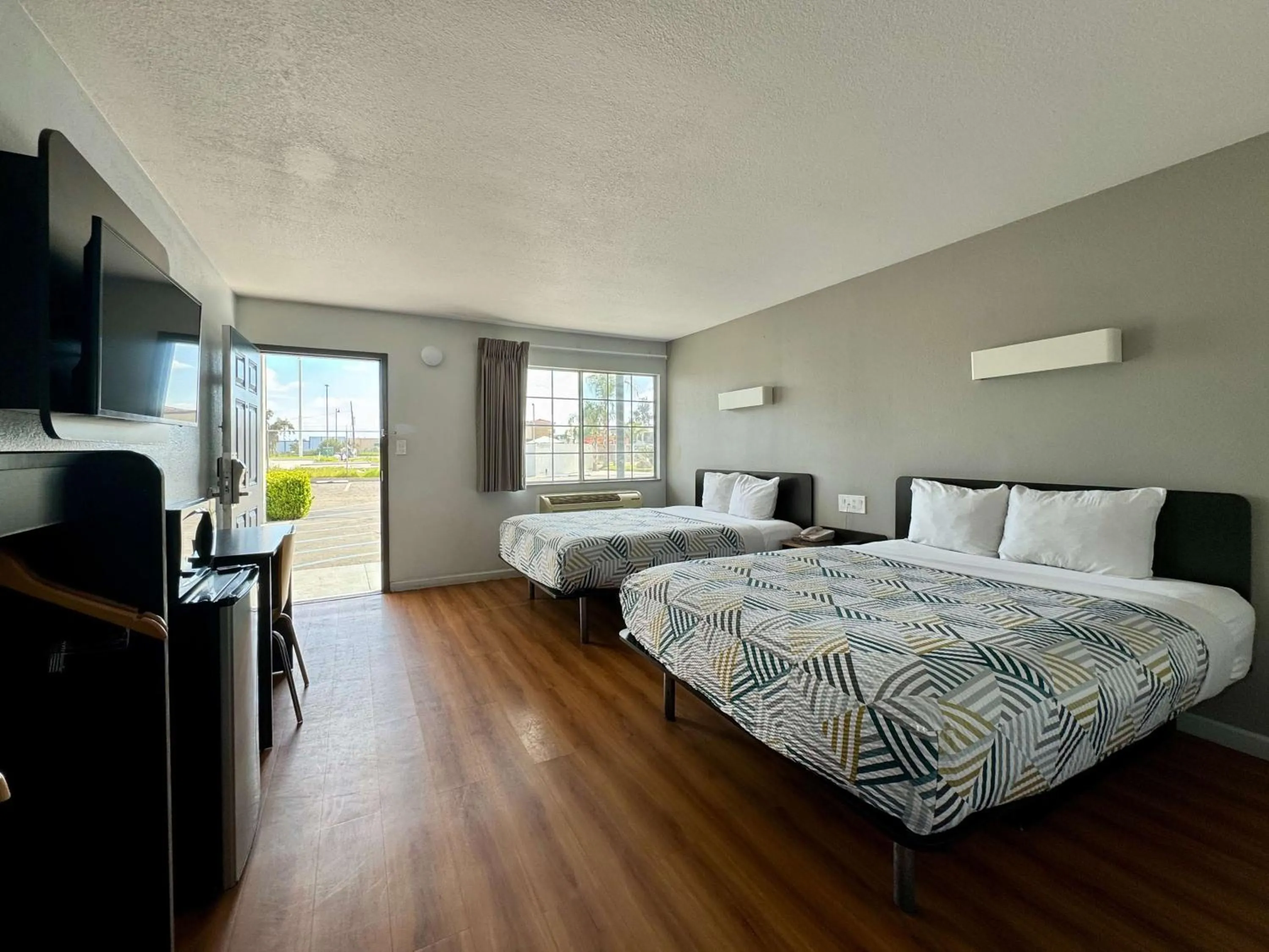 Bedroom, Bed in Motel 6-Delano, CA