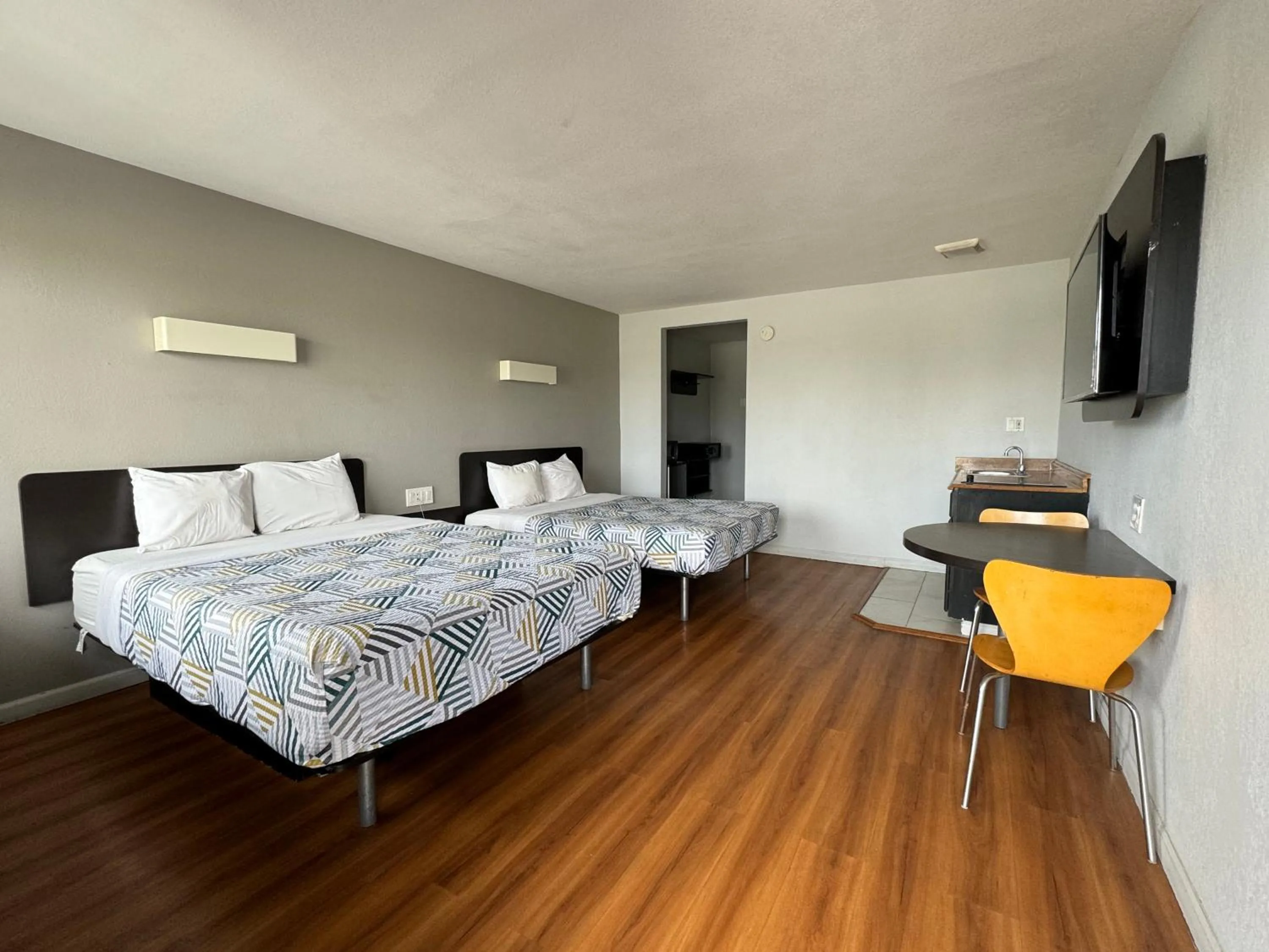 Kitchen or kitchenette, Bed in Motel 6-Delano, CA